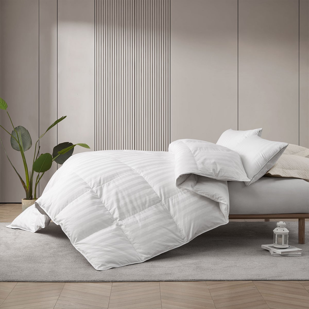 Hotel Grand White Down Comforter - Full/Queen