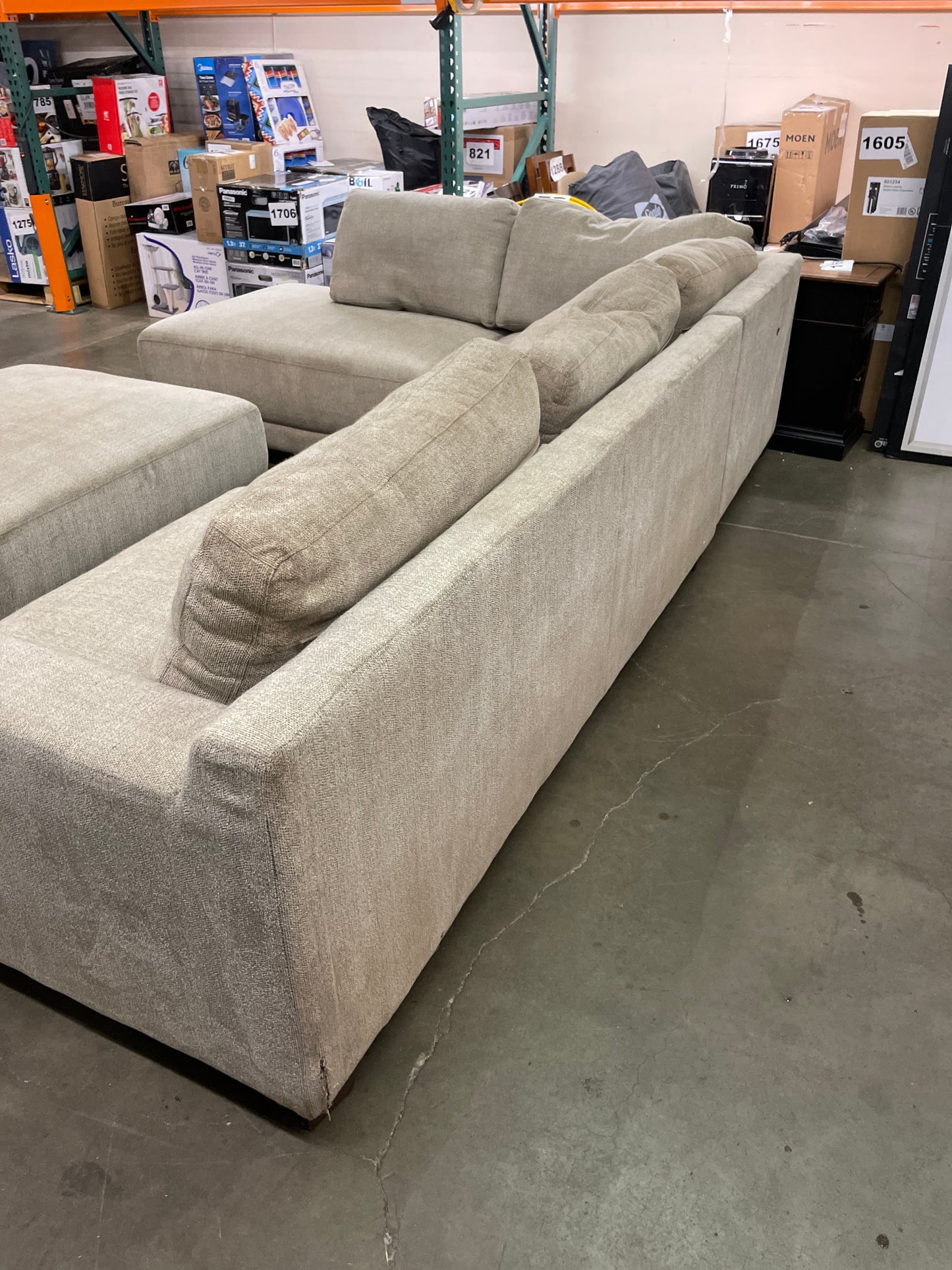 Costco - Raylin Fabric Sectional with Ottoman - Retail $1599