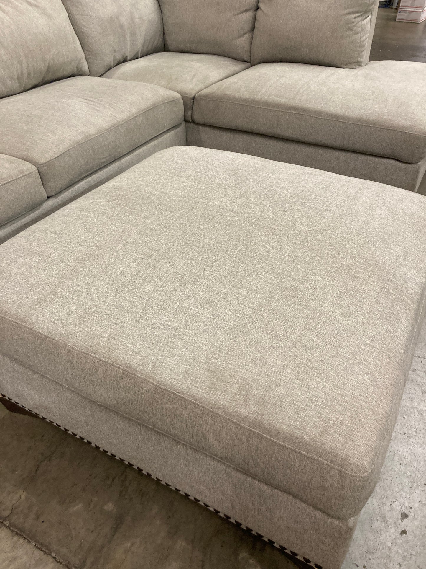 Costco - Thomasville Artesia Fabric Sectional with Ottoman - Retail $999 Default Title