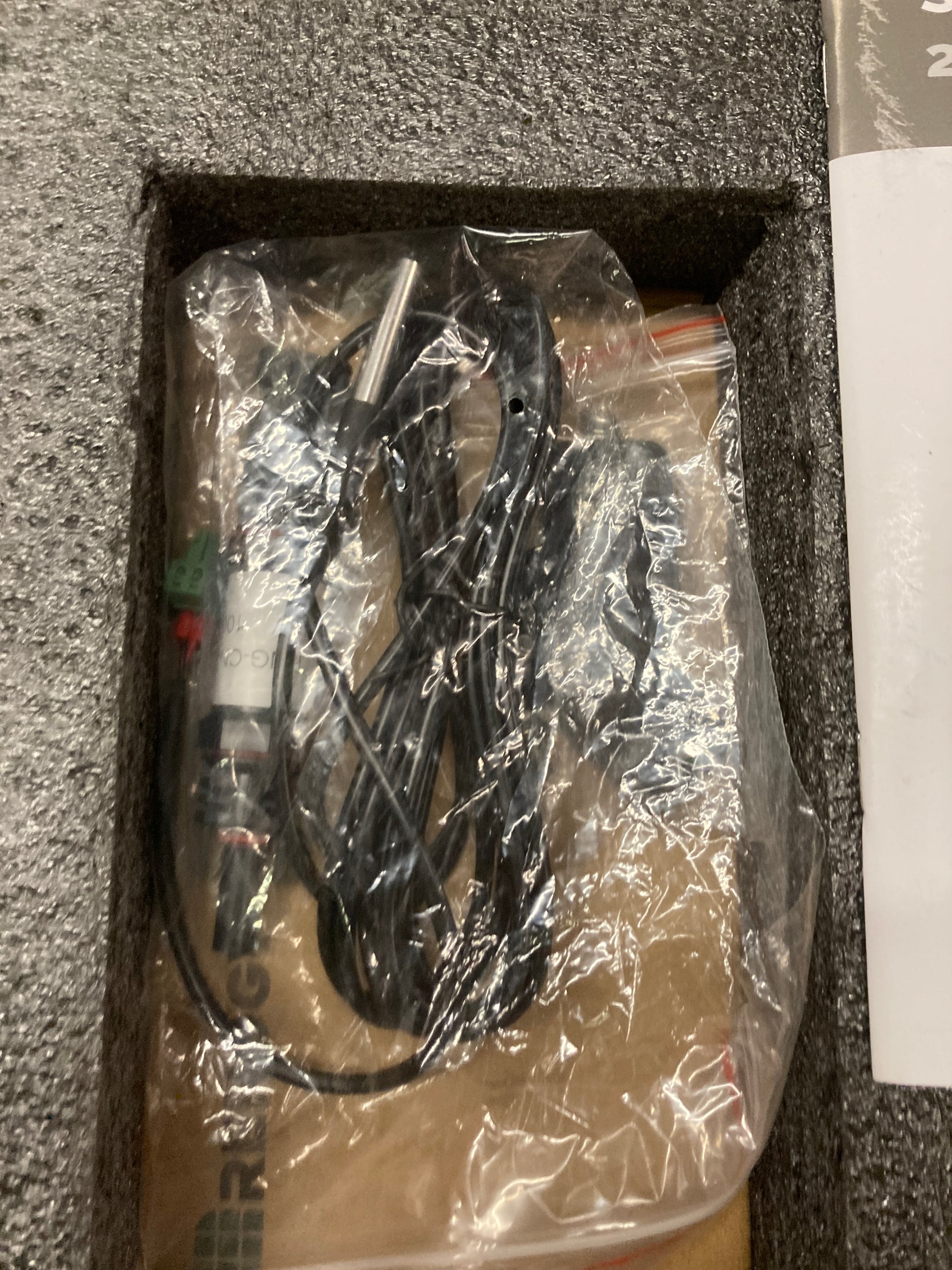 Renogy 400 Watt 12 Volt Premium 4 Pcs 100W Panel+40A MPPT Charge Controller+ Bluetooth Module Fuse+ Mounting Z Brackets+Adaptor Kit +Tray Cables Set, 400W, Grid 12V Solar Power System Default Title