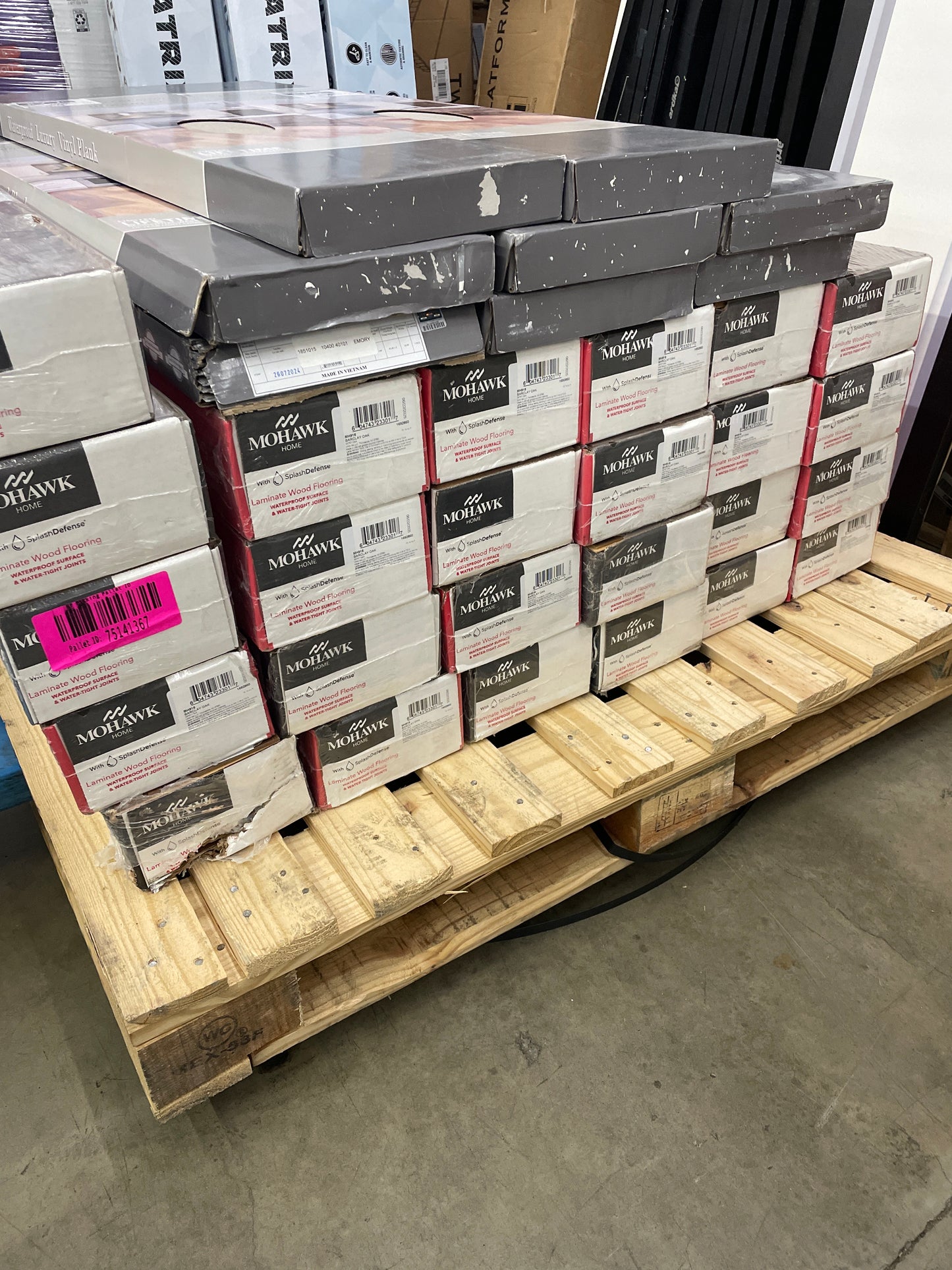 Mohawk Home 12MM 6.1in X 47.2in AC4 Waterproof Surface Laminate Wood Plank Flooring 18.14 sq ft/ctn