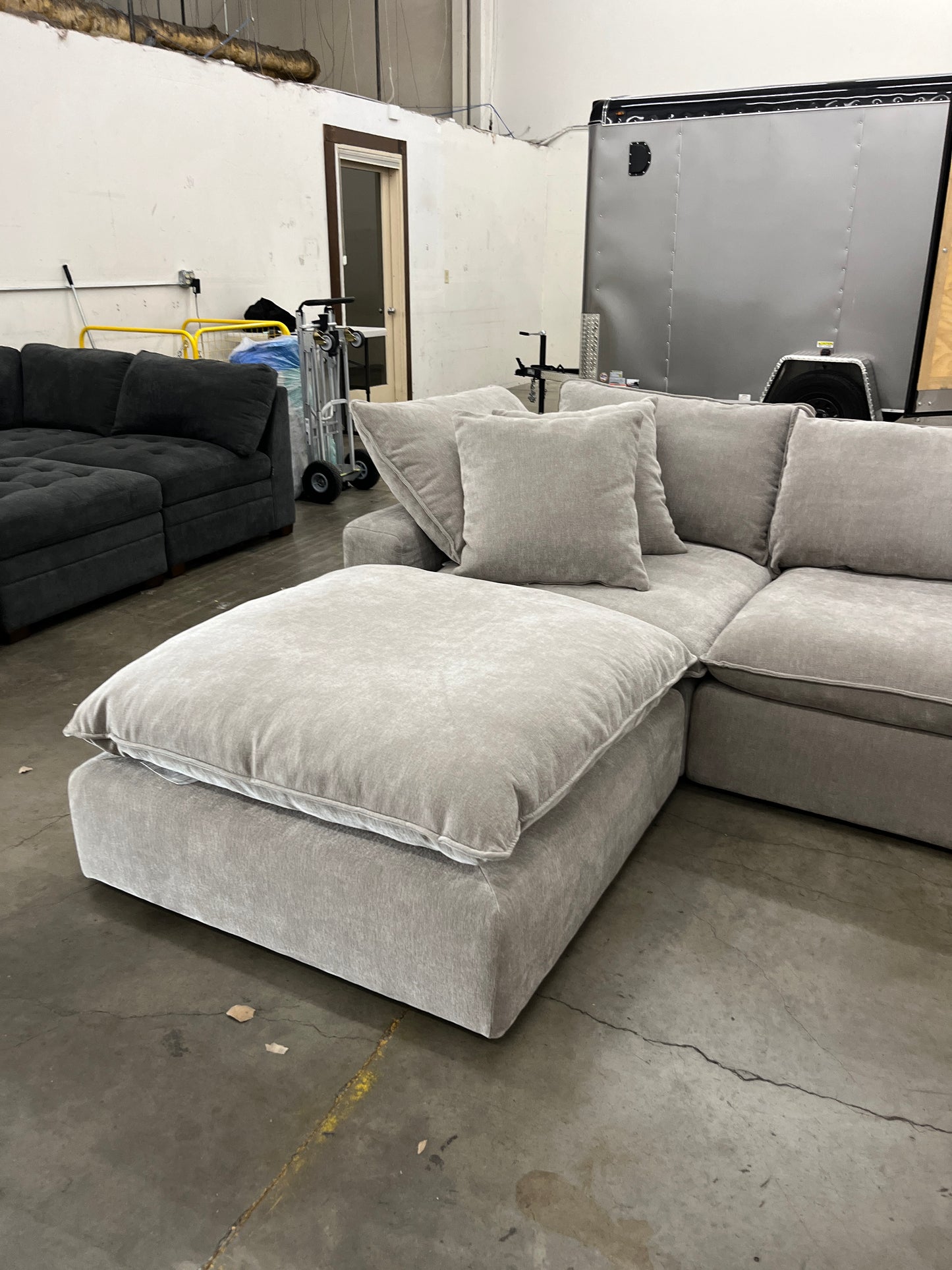 Thomasville Lowell 8-piece Modular Sectional - Retail $2399