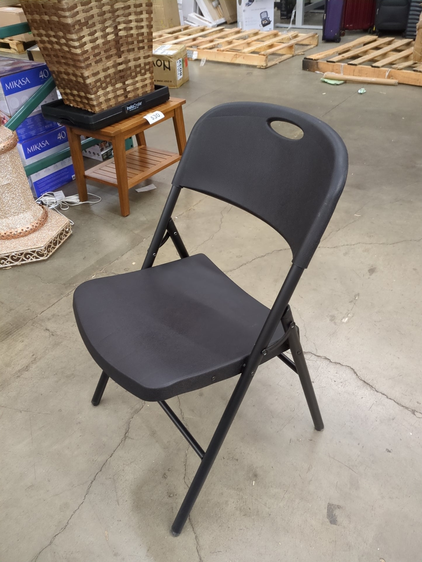 Amazon Basics Foldable Plastic Chair with 350-Pound Capacity - Black, 6-Pack - Retail $142