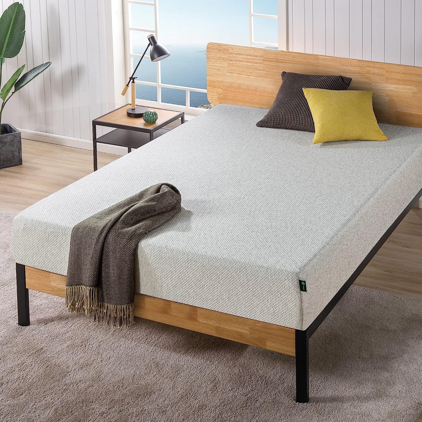 NEW - Zinus 10 Inch Ultima Memory Foam Mattress / Pressure Relieving / CertiPUR-US Certified / Mattress-in-a-Box, Queen White - Retail