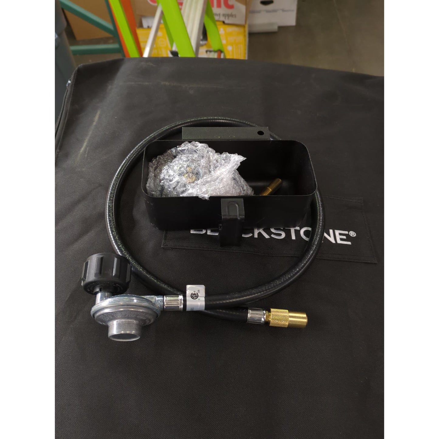 Blackstone Original 22in Griddle w/Hood and Carry Bag - Retail $199