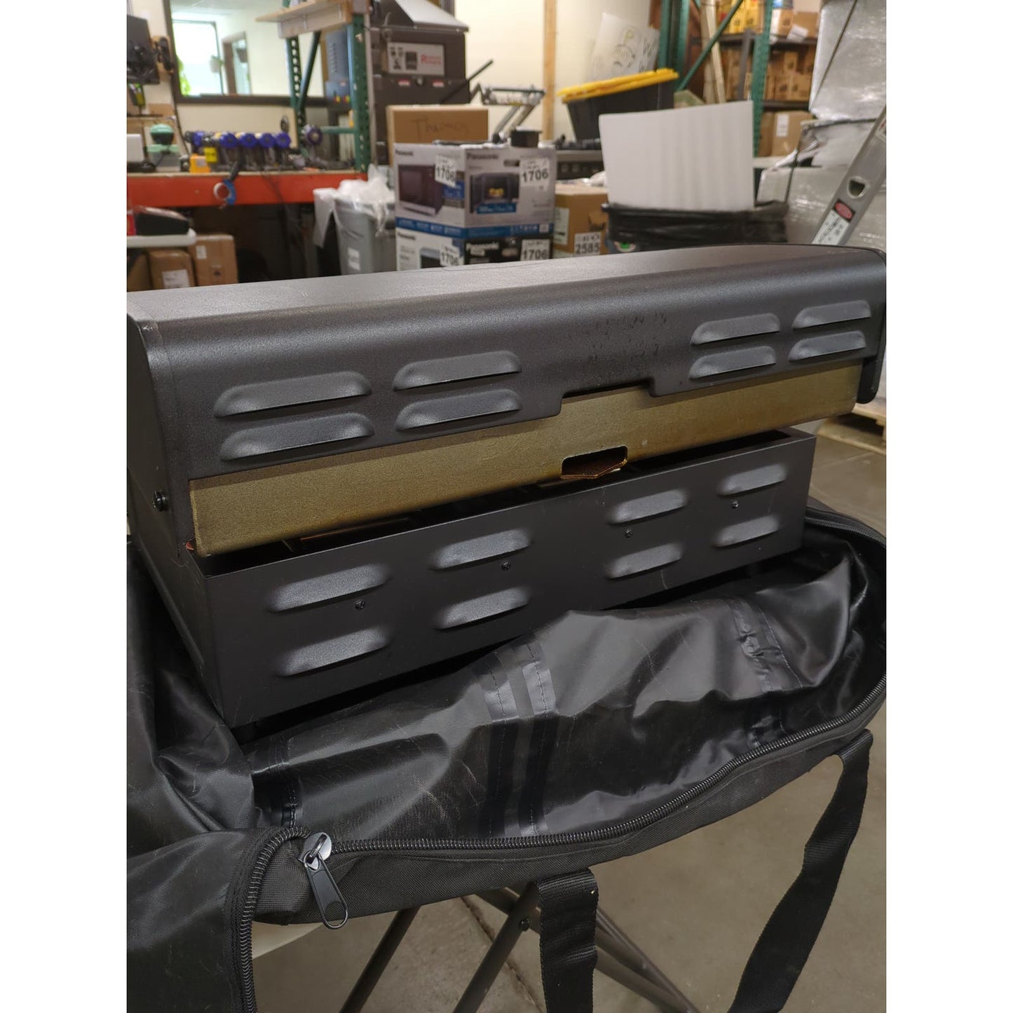 Blackstone Original 22in Griddle w/Hood and Carry Bag - Retail $199