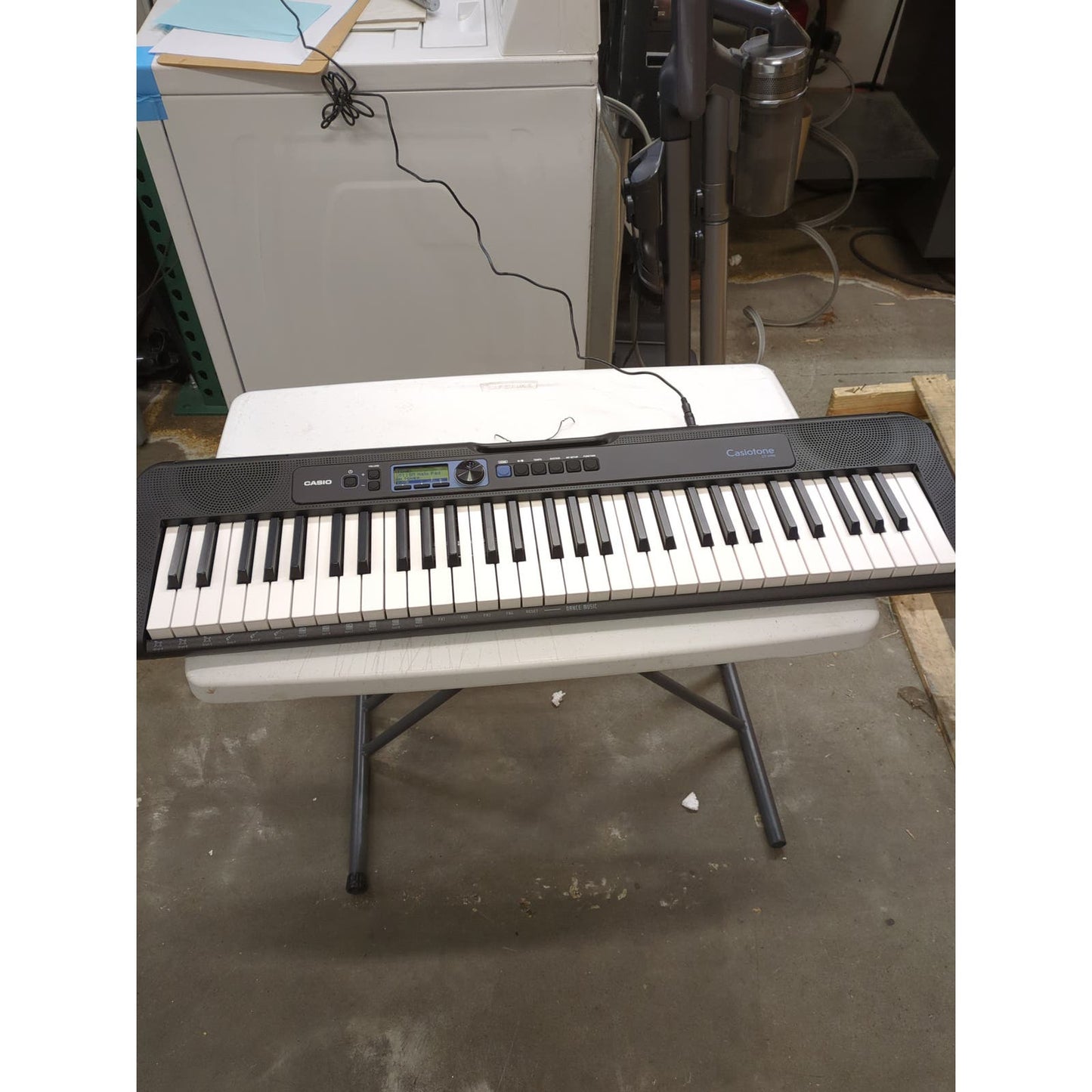 Casio CT-S190 61-key Portable Keyboard Bundle - Retail $154