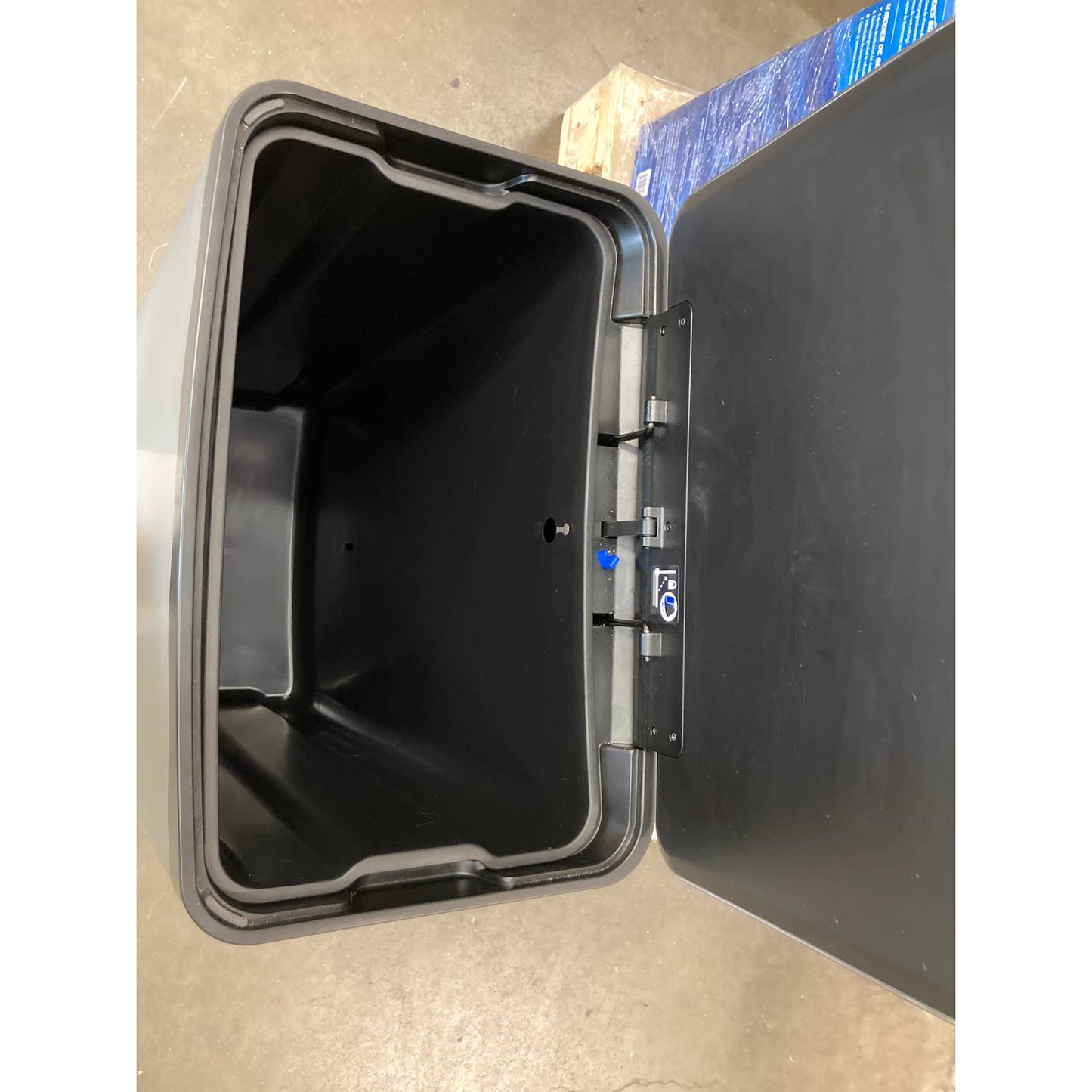 NEW - Costco - Kohler 47L Step Trash Bin - Retail $89