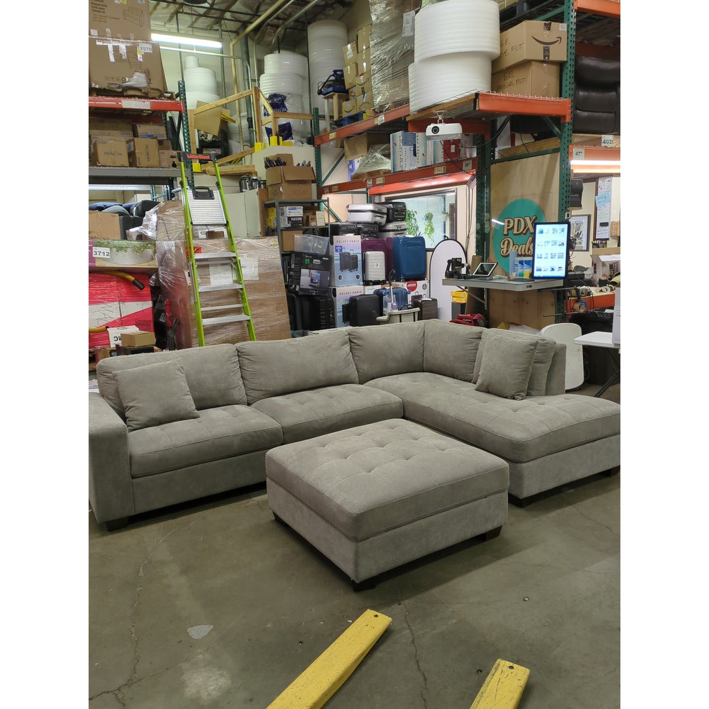 Costco - Thomasville Miles Fabric Sectional with Storage Ottoman - Retail $1399