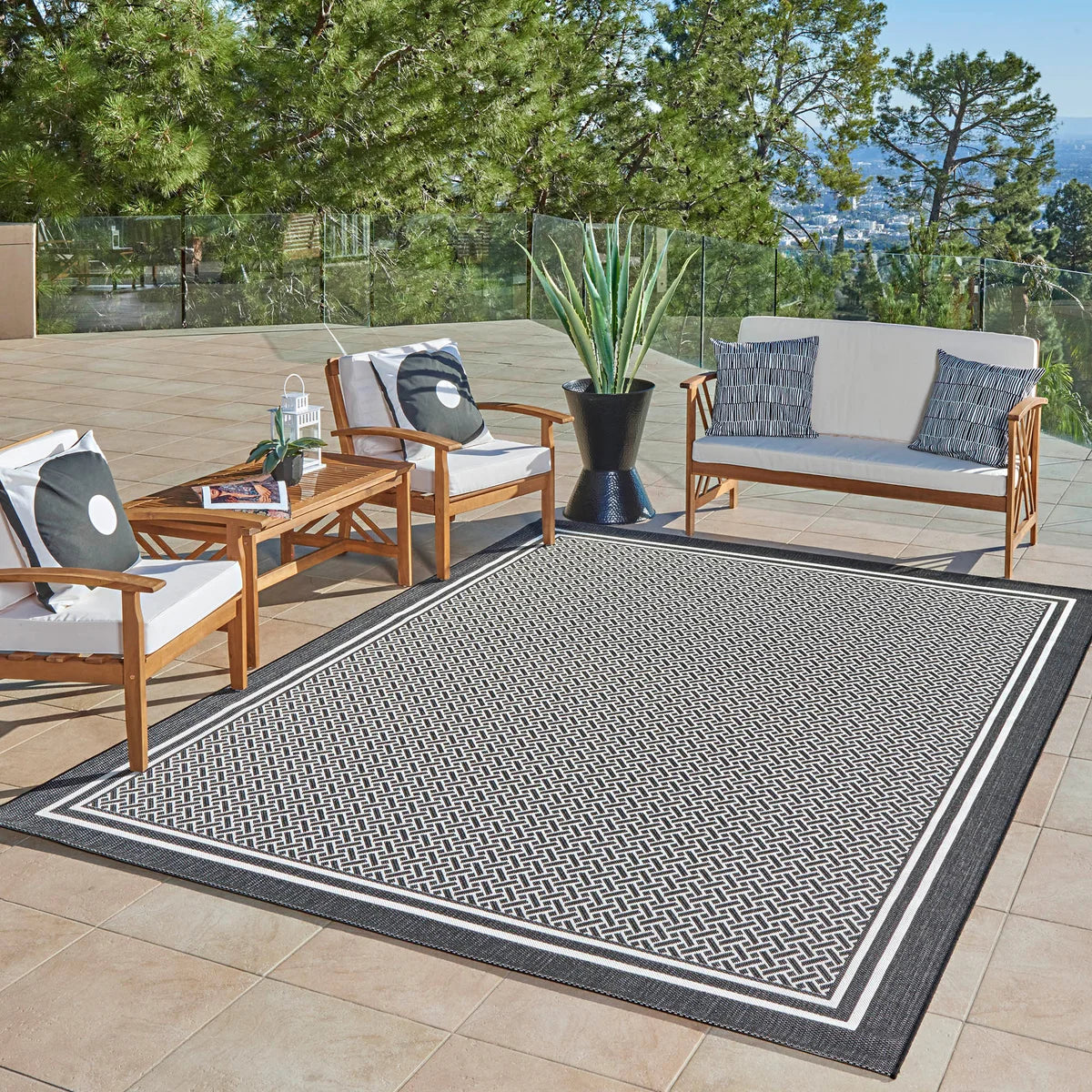 NEW - Naples 9X13 Indoor/Outdoor Area Rug, Ace Border - Retail $249