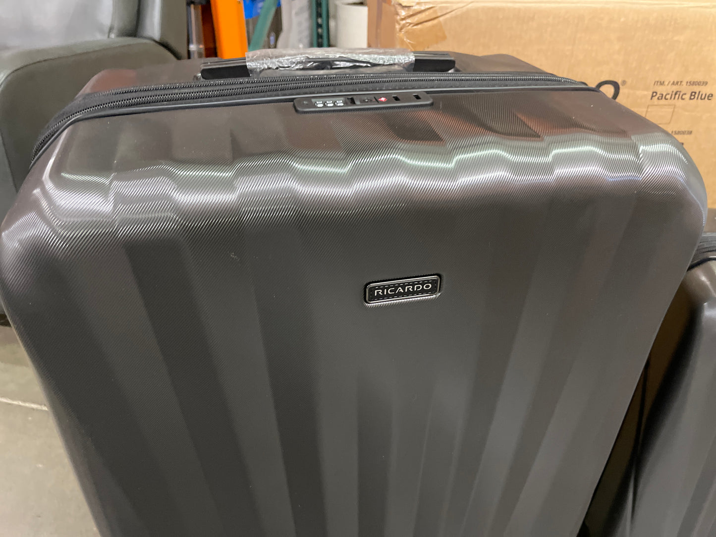 NEW - Costco - Ricardo 2-piece Hardside Luggage Set - Retail $164
