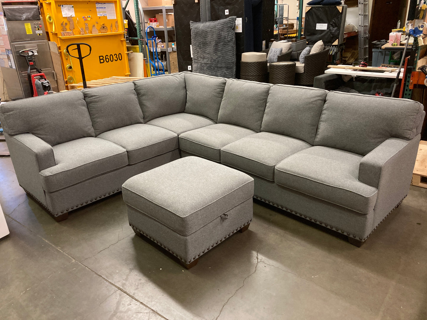 Costco - Thomasville Emilee Fabric Sectional with Storage Ottoman - Retail $1499