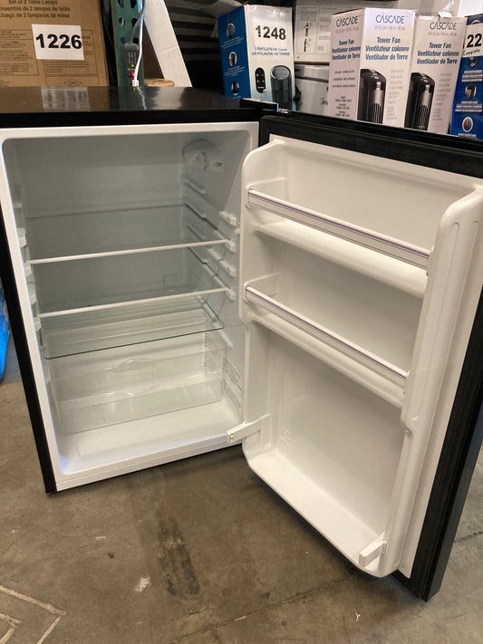 Costco - Hisense Compact Fridge - Retail $139