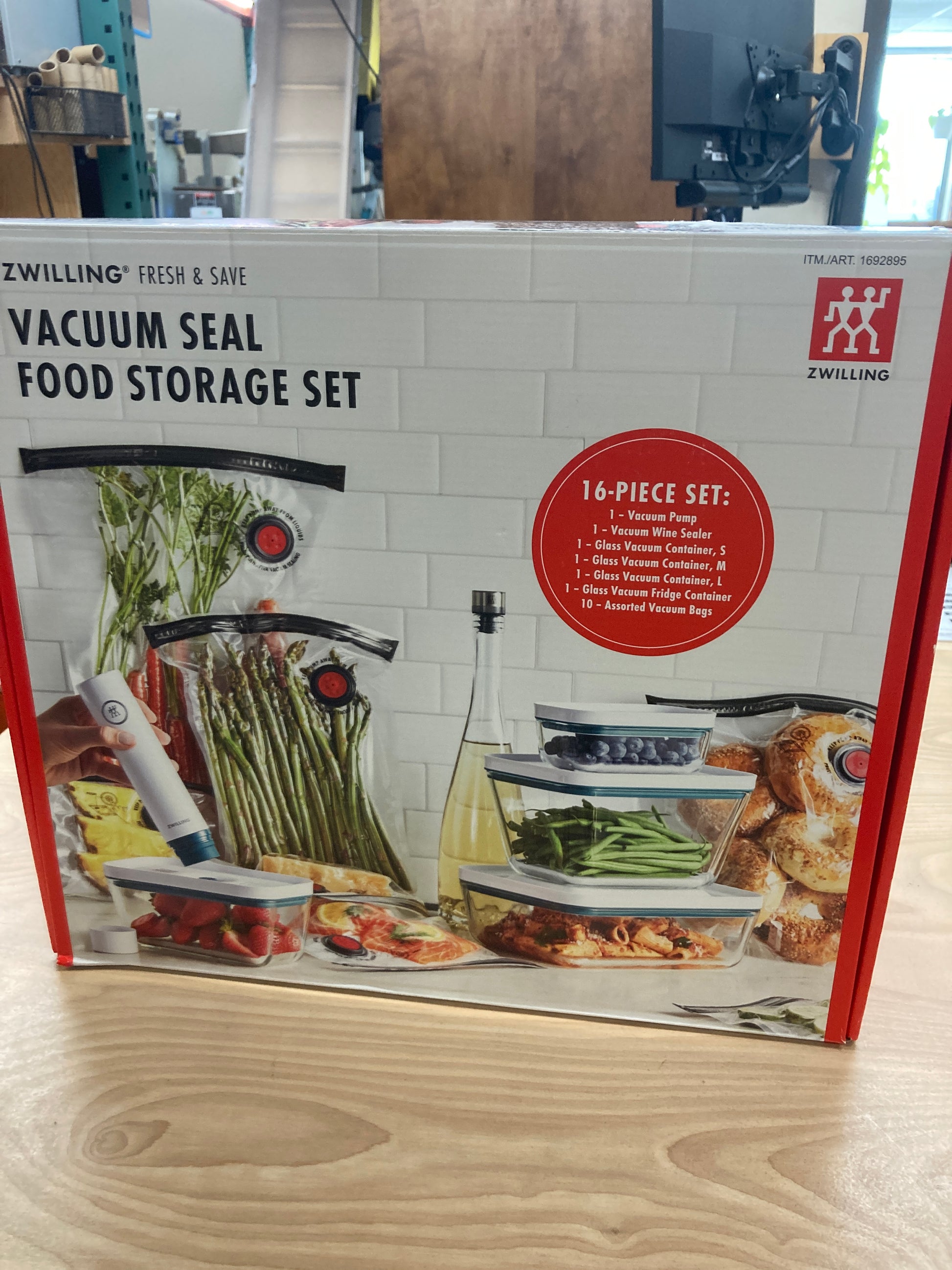 Zwilling Fresh and Save 16-piece Vacuum Seal Food Storage Set - Retail $99 Default Title