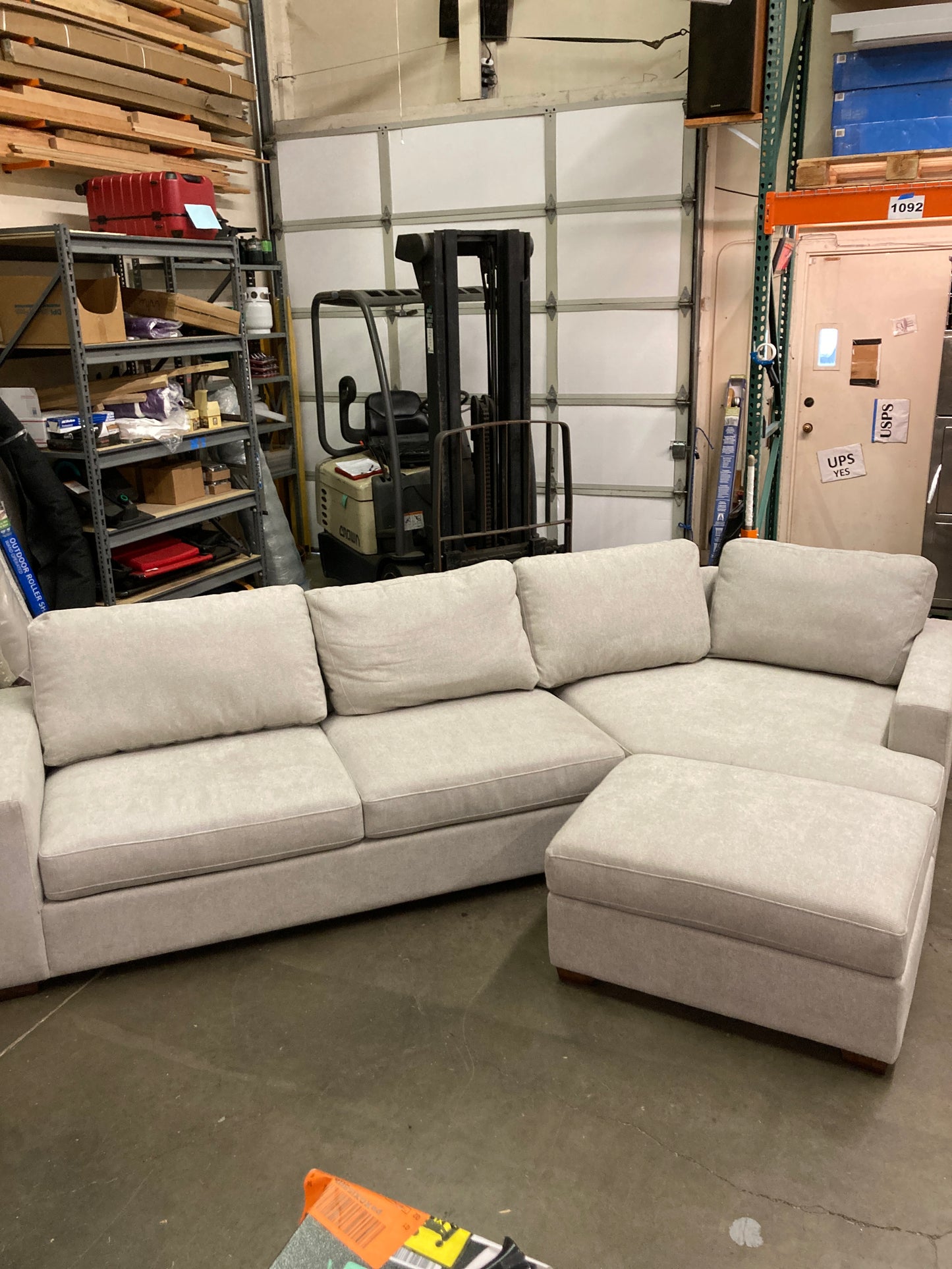 Costco - Thomasville Ezra Fabric Sectional with Ottoman - Retail $1799 Default Title