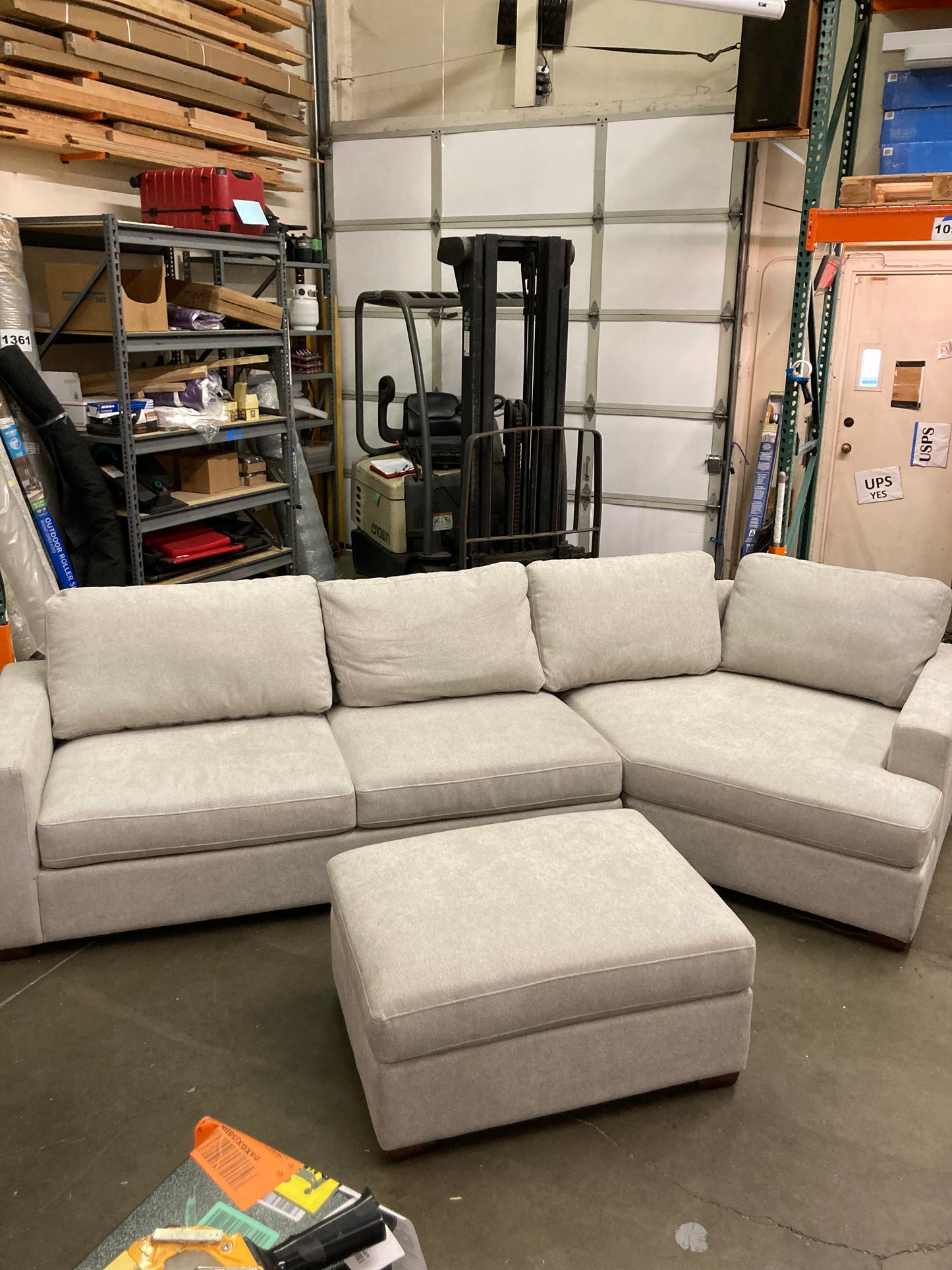 Costco - Thomasville Ezra Fabric Sectional with Ottoman - Retail $1799 Default Title