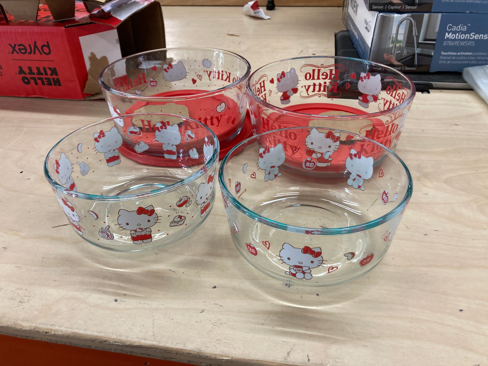 Costco - Pyrex Hello Kitty Decorated Food Storage Set Default Title