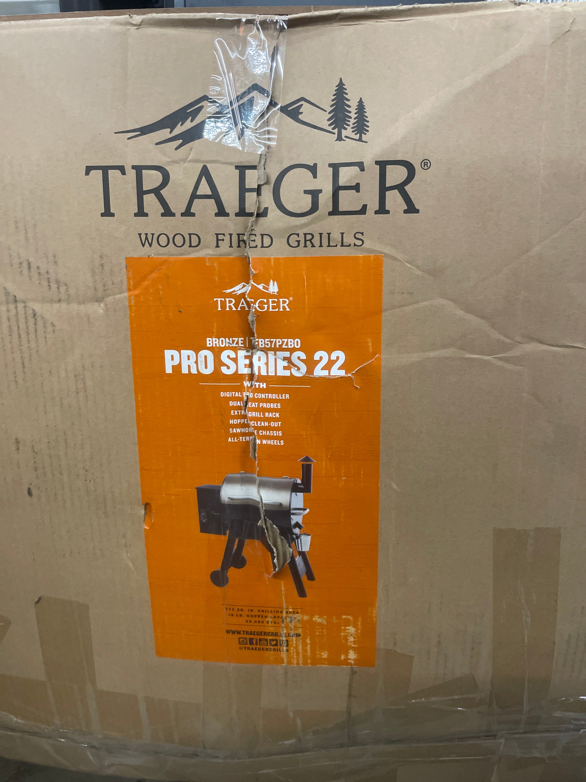 Traeger Grills Pro Series 22 Electric Wood Pellet Grill and Smoker, Bronze - Retail $599 Default Title