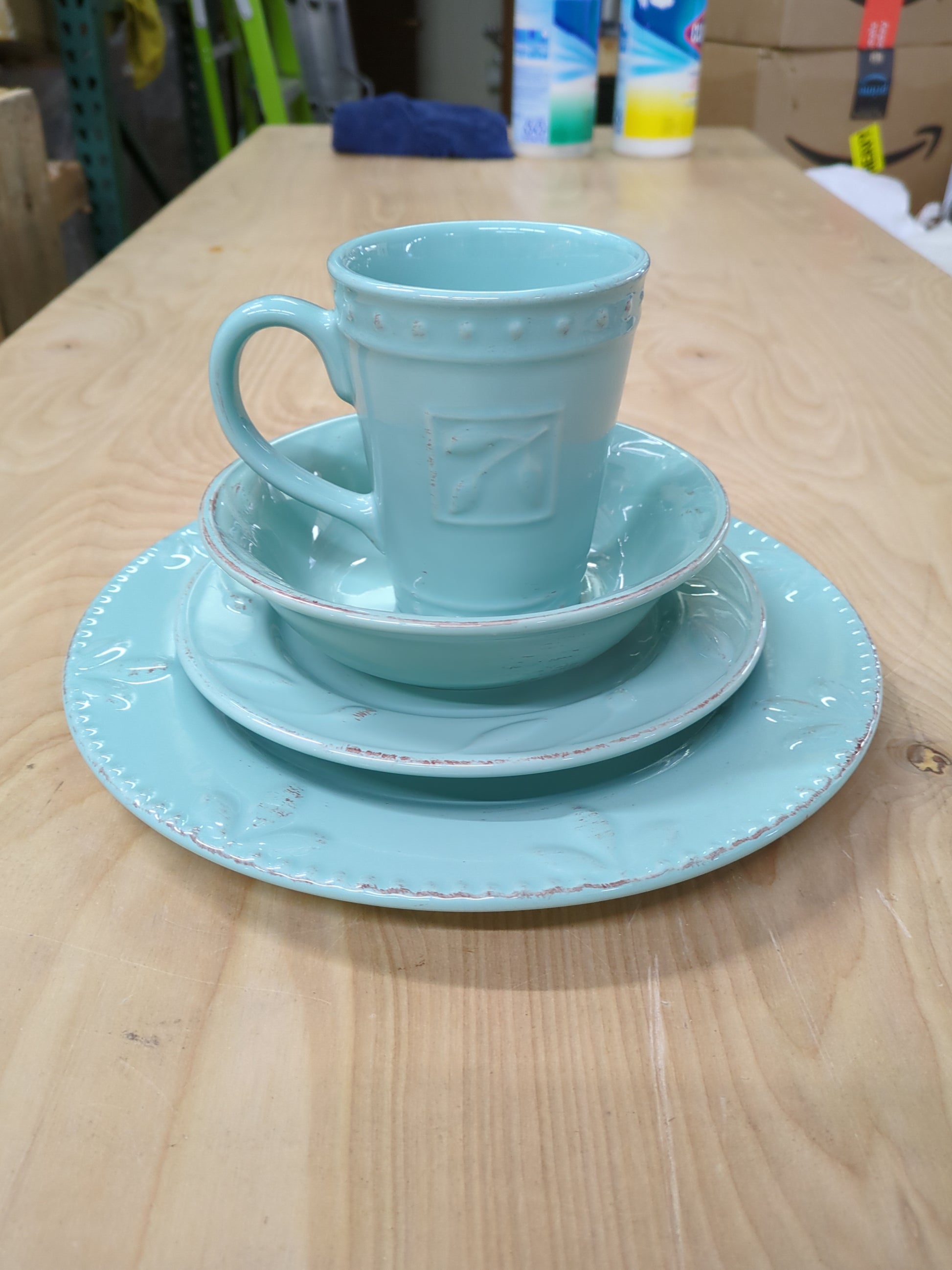 Signature Housewares 4 Piece Sorrento Collection Stoneware Dinnerware Set, Aqua Blue - Retail $27