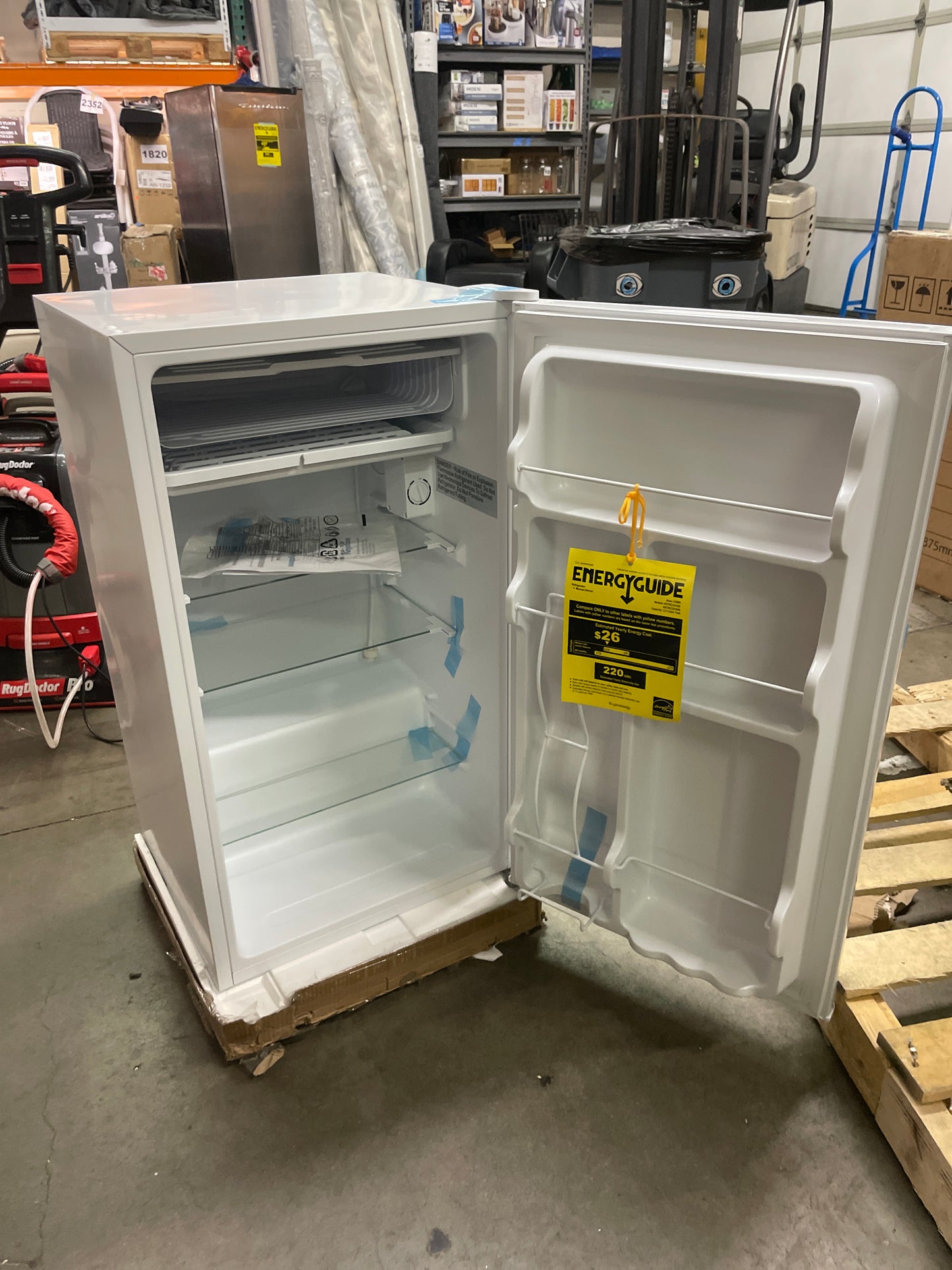 KEYSTONE KSTRC331DW Full-Width Freezer Compartment in White Energy Star 3.3 Cu. Ft. Compact Single-Door Refrigerator - Retail $149