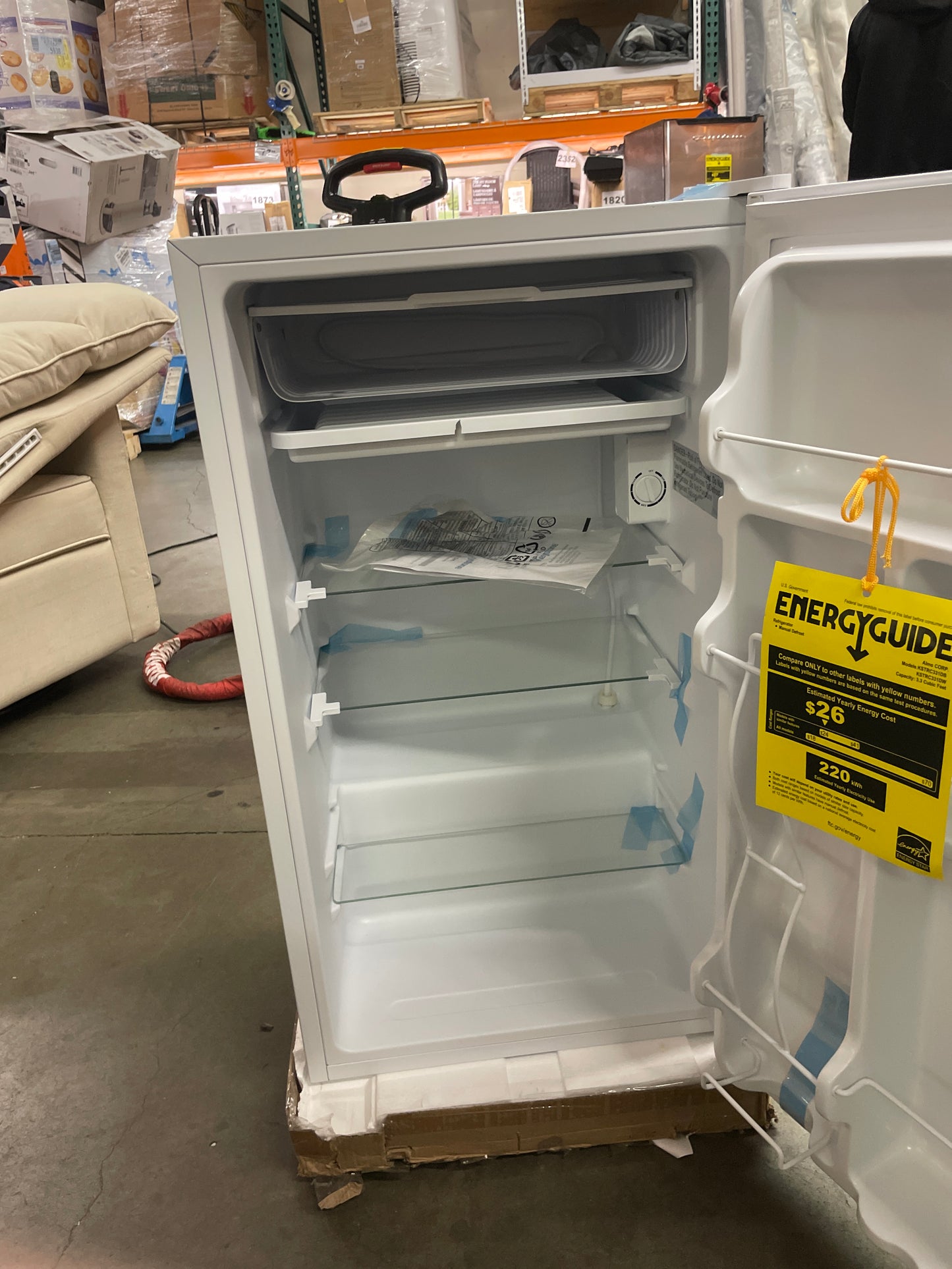 KEYSTONE KSTRC331DW Full-Width Freezer Compartment in White Energy Star 3.3 Cu. Ft. Compact Single-Door Refrigerator - Retail $149