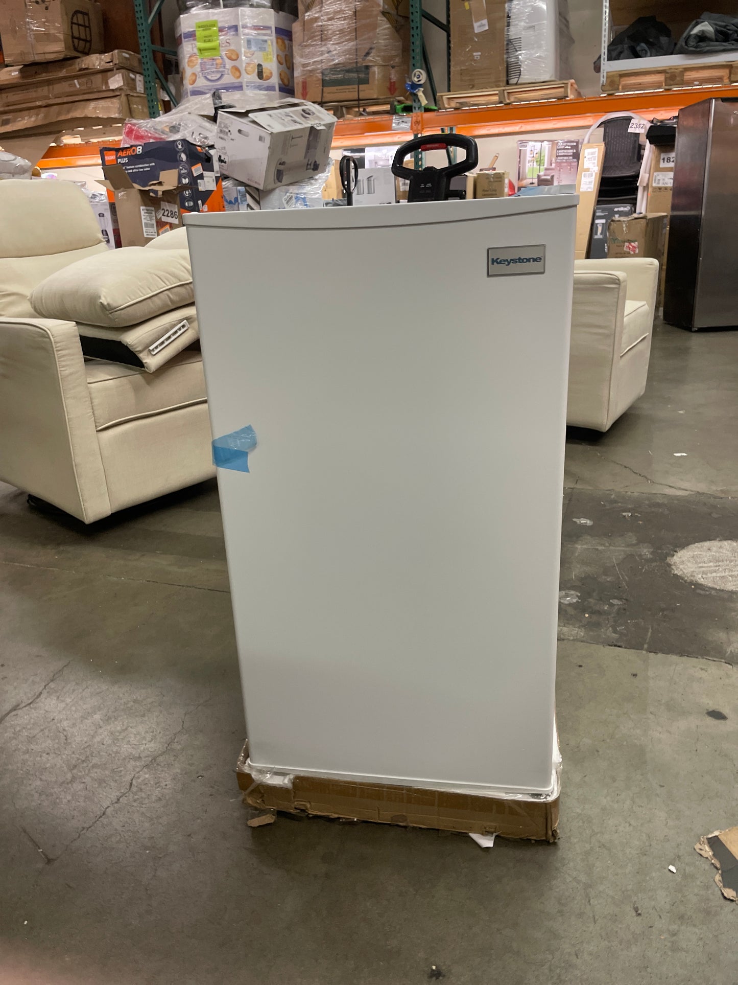 KEYSTONE KSTRC331DW Full-Width Freezer Compartment in White Energy Star 3.3 Cu. Ft. Compact Single-Door Refrigerator - Retail $149