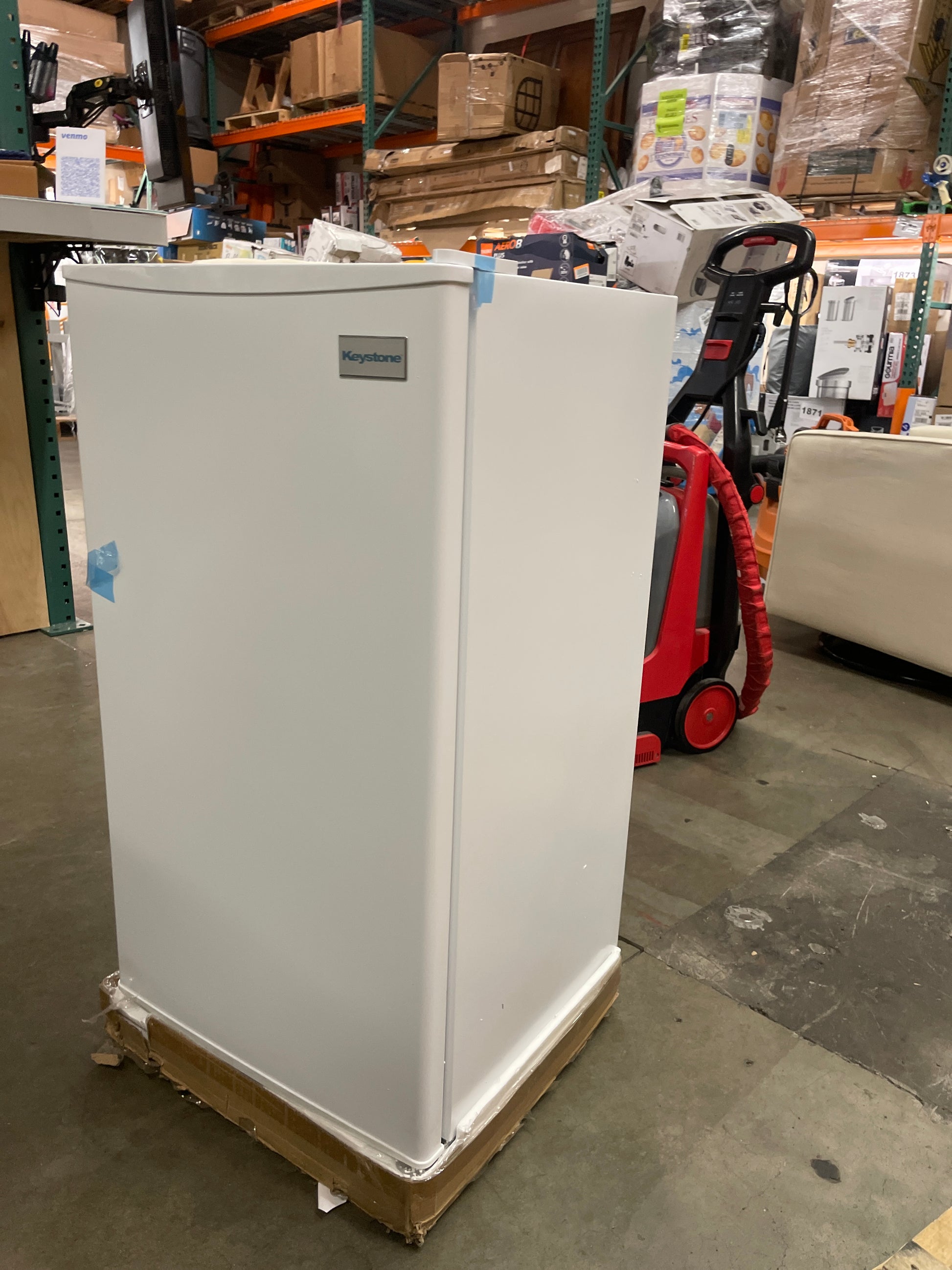 KEYSTONE KSTRC331DW Full-Width Freezer Compartment in White Energy Star 3.3 Cu. Ft. Compact Single-Door Refrigerator - Retail $149