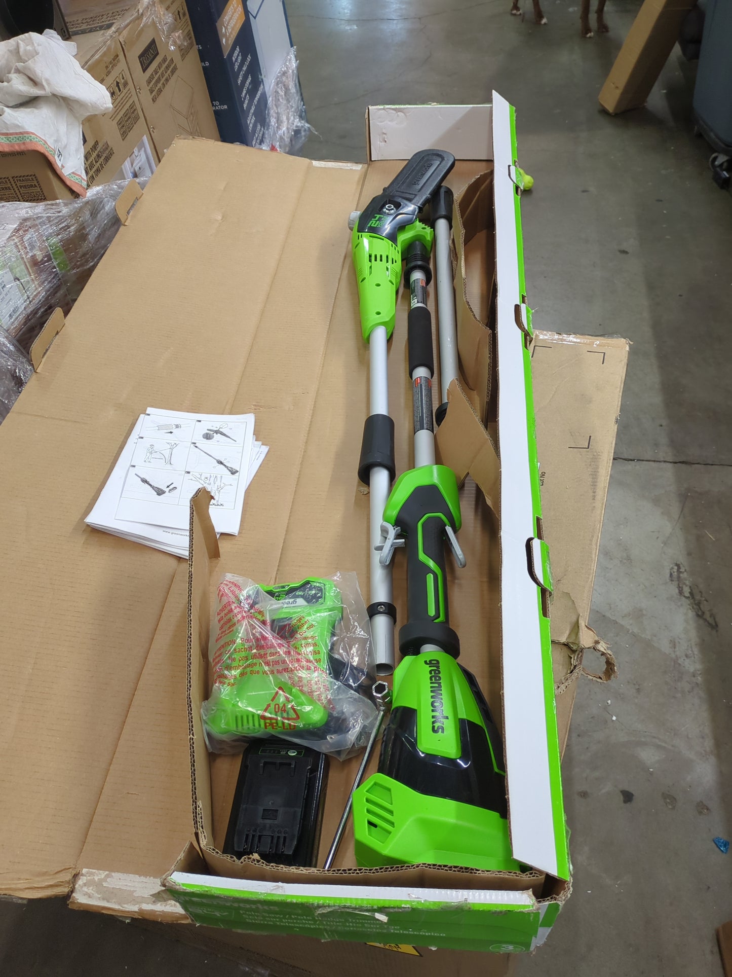 Greenworks 24V 8"  Polesaw + 20" Pole Hedge Trimmer Combo, Battery and Charger - Retail $199