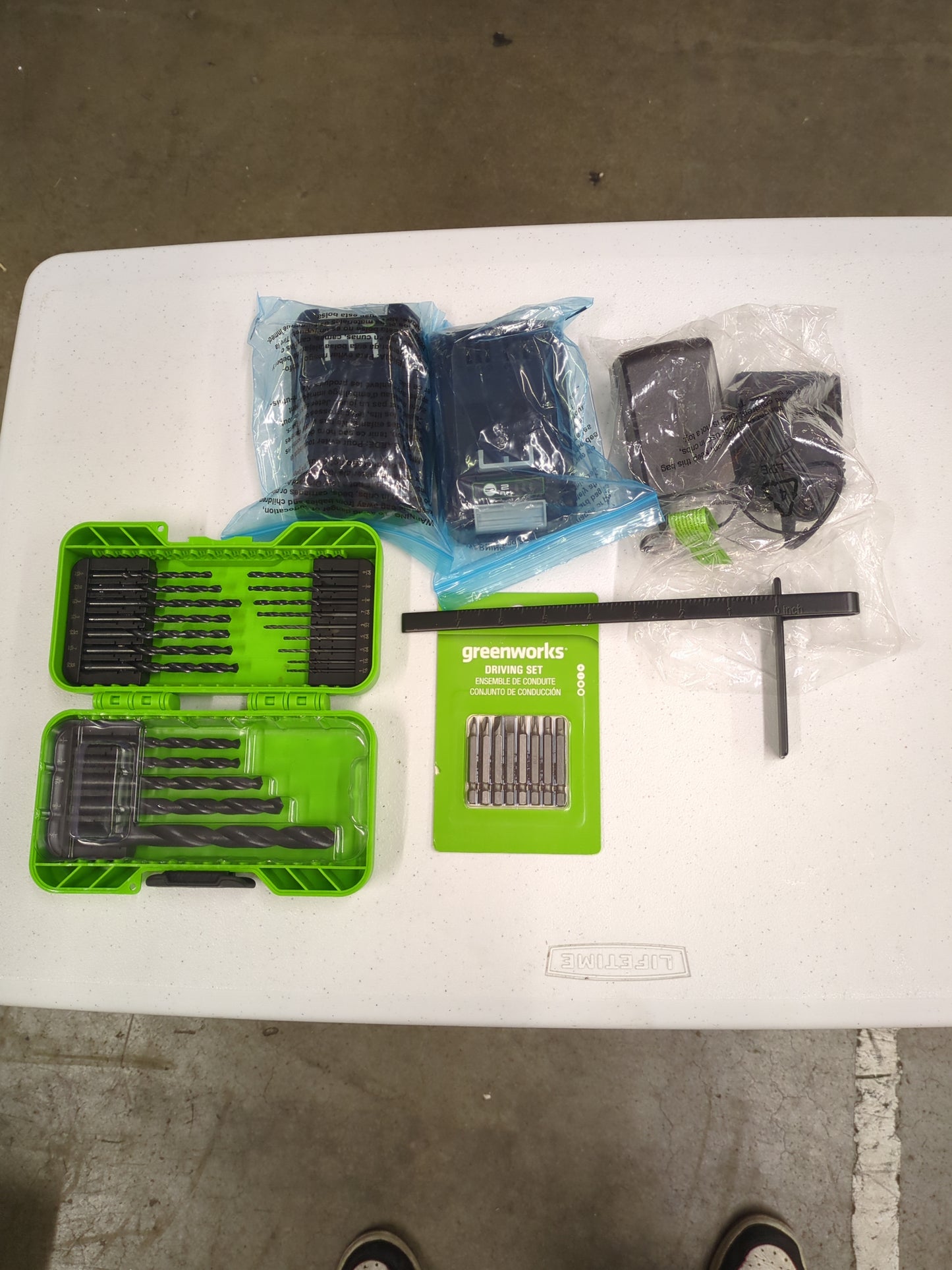 Greenworks New 24V Carpentry 4 Power Toolwith Two 2Ah Batteries & Charger - Retail $199