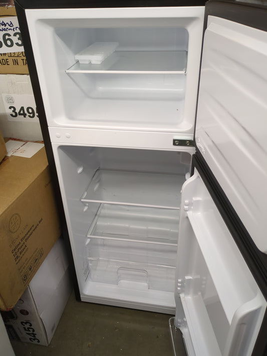 Fridgemaster 4.4 Cu. Ft. Compact Refrigerator - Retail $179