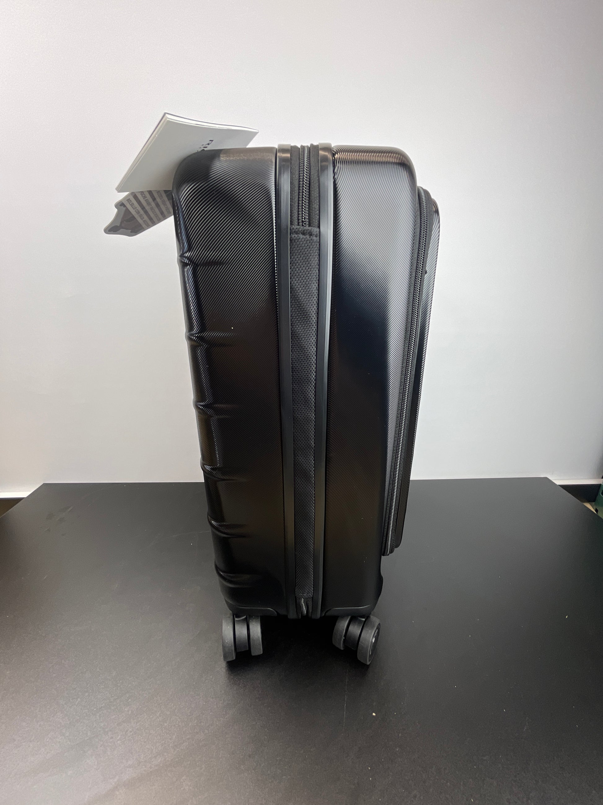 RICARDO LUGGAGE HS - Retail $79