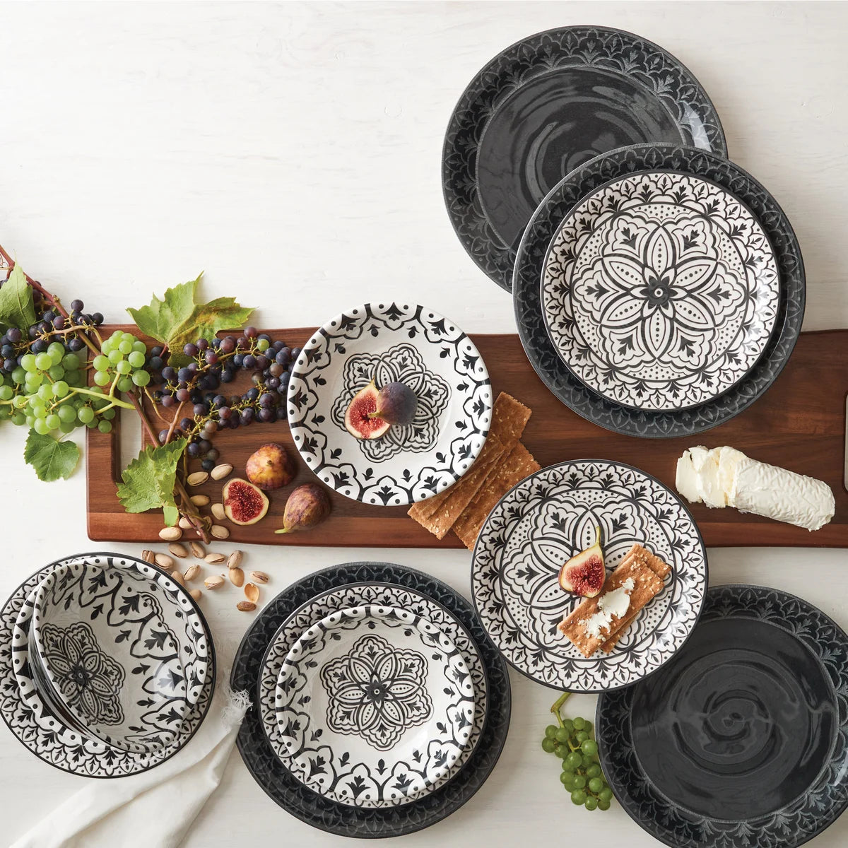 Melamine 12-piece Dinnerware Set- Retail $29