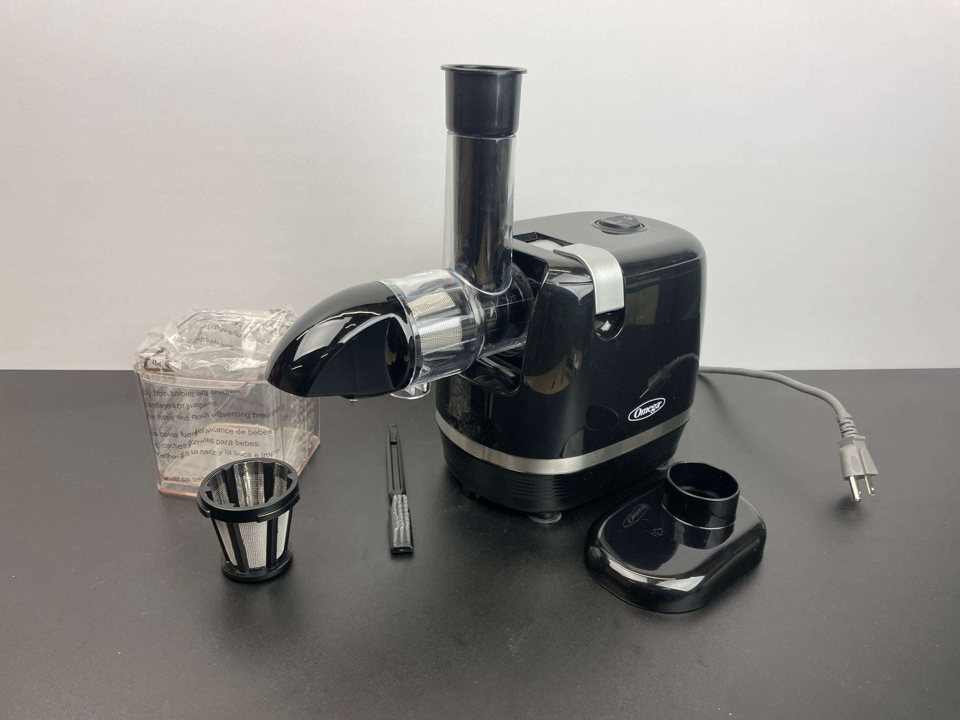 Omega Juicer H3000R Slow Masticating Extractor, 150-Watt, Black - Retail $67