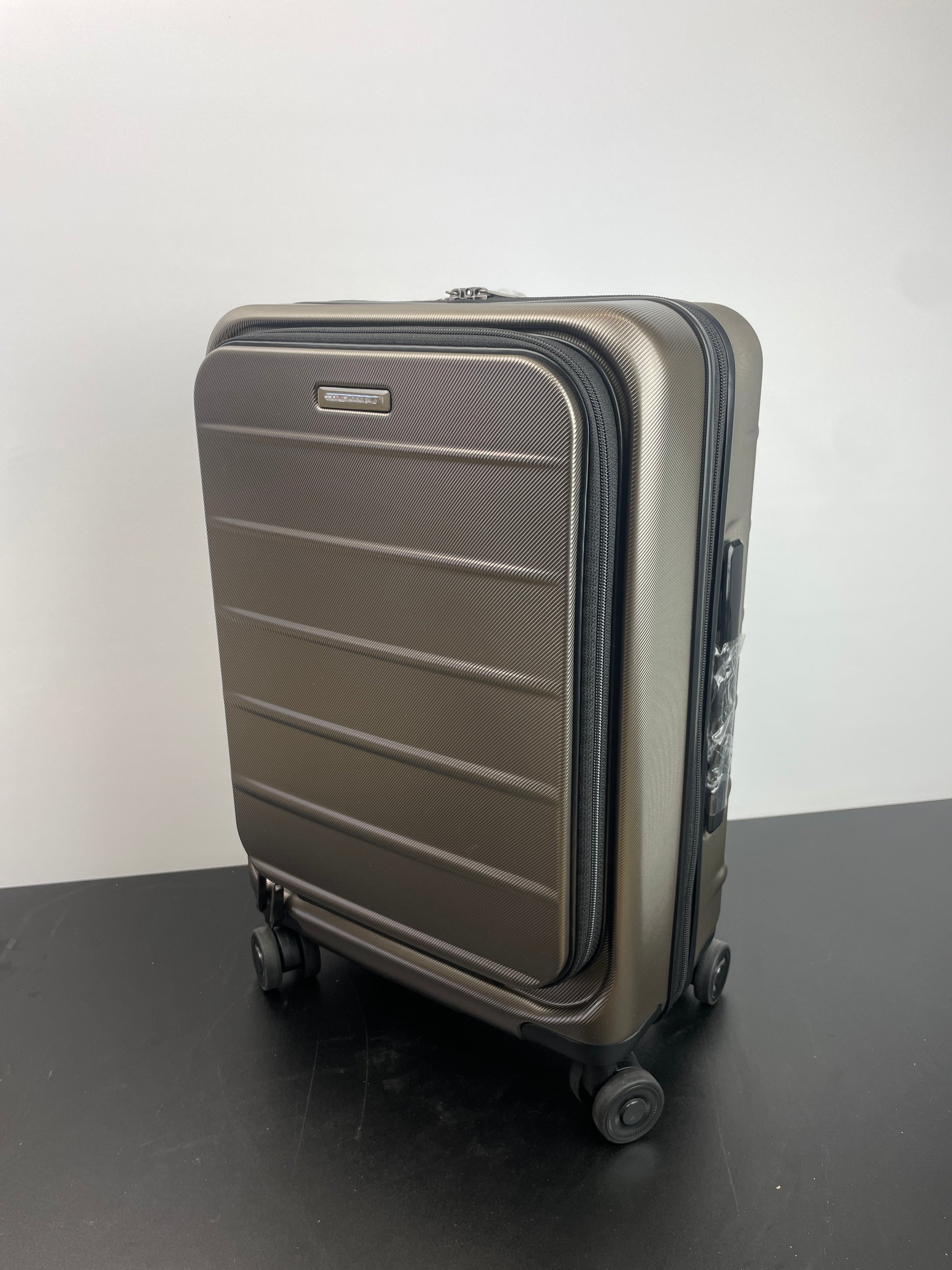 RICARDO LUGGAGE HS - Retail $89