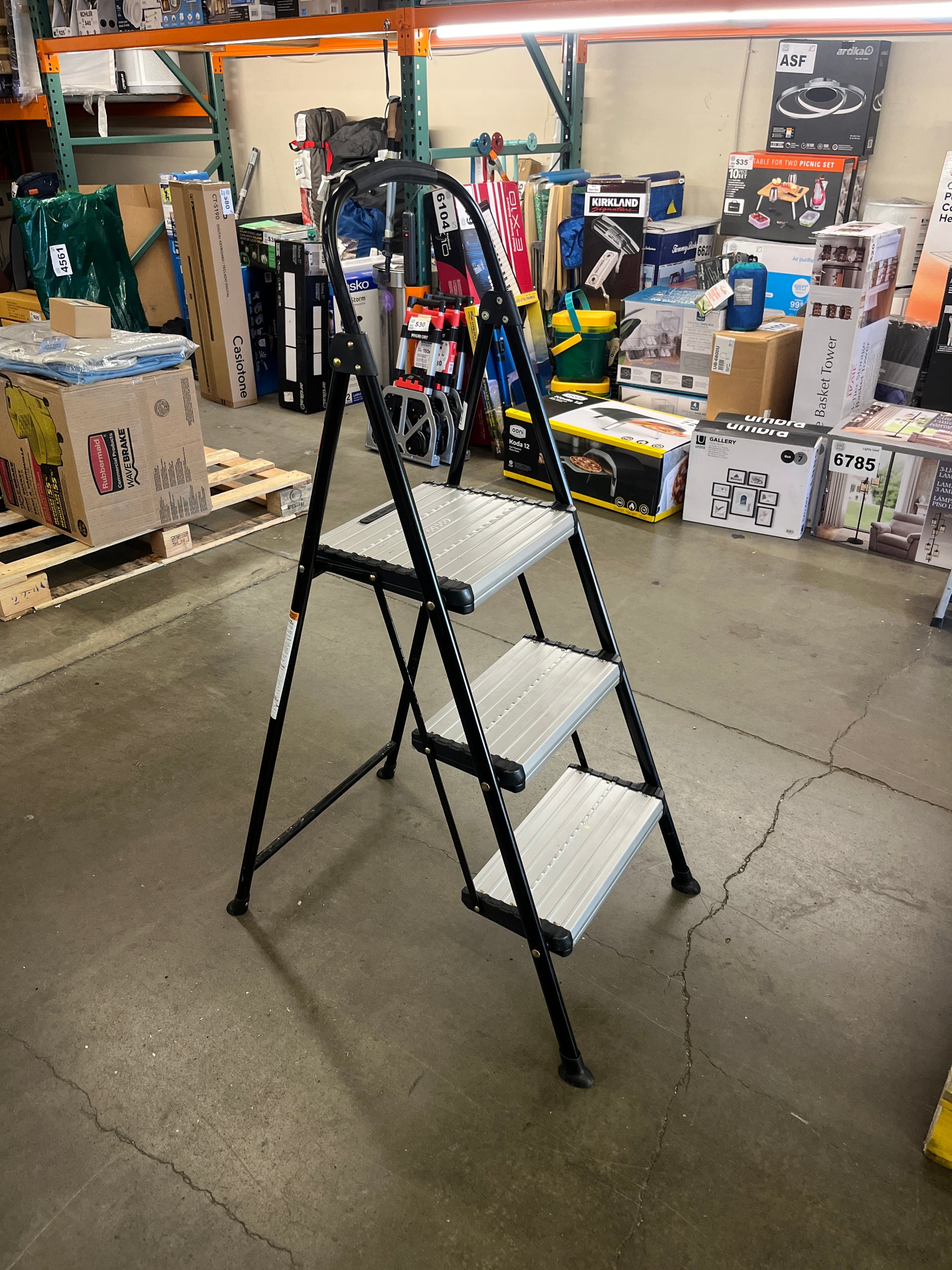 COSCO 3 WIDE STEP STOOL - Retail $27