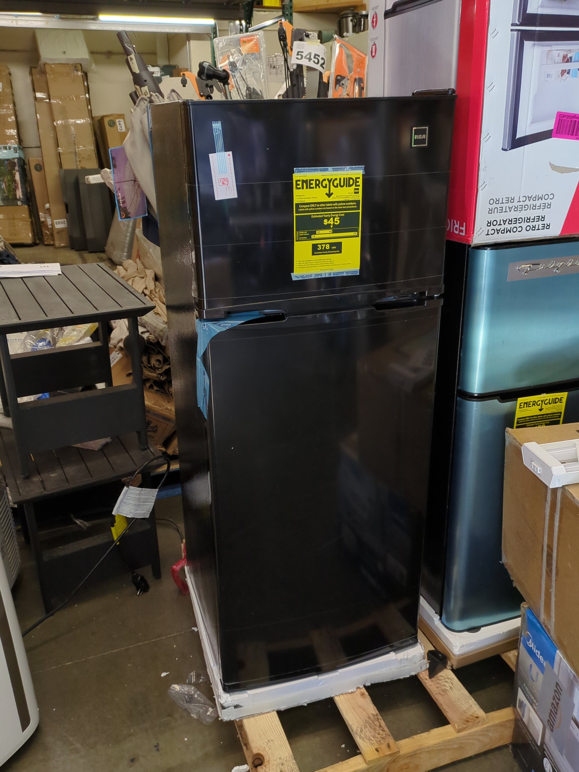 RCA RFR741-BLACK Apartment Size-Top Freezer-2 Door Fridge-Adjustable Thermostat Control-Black-7.5 Cubic Feet - Retail $399