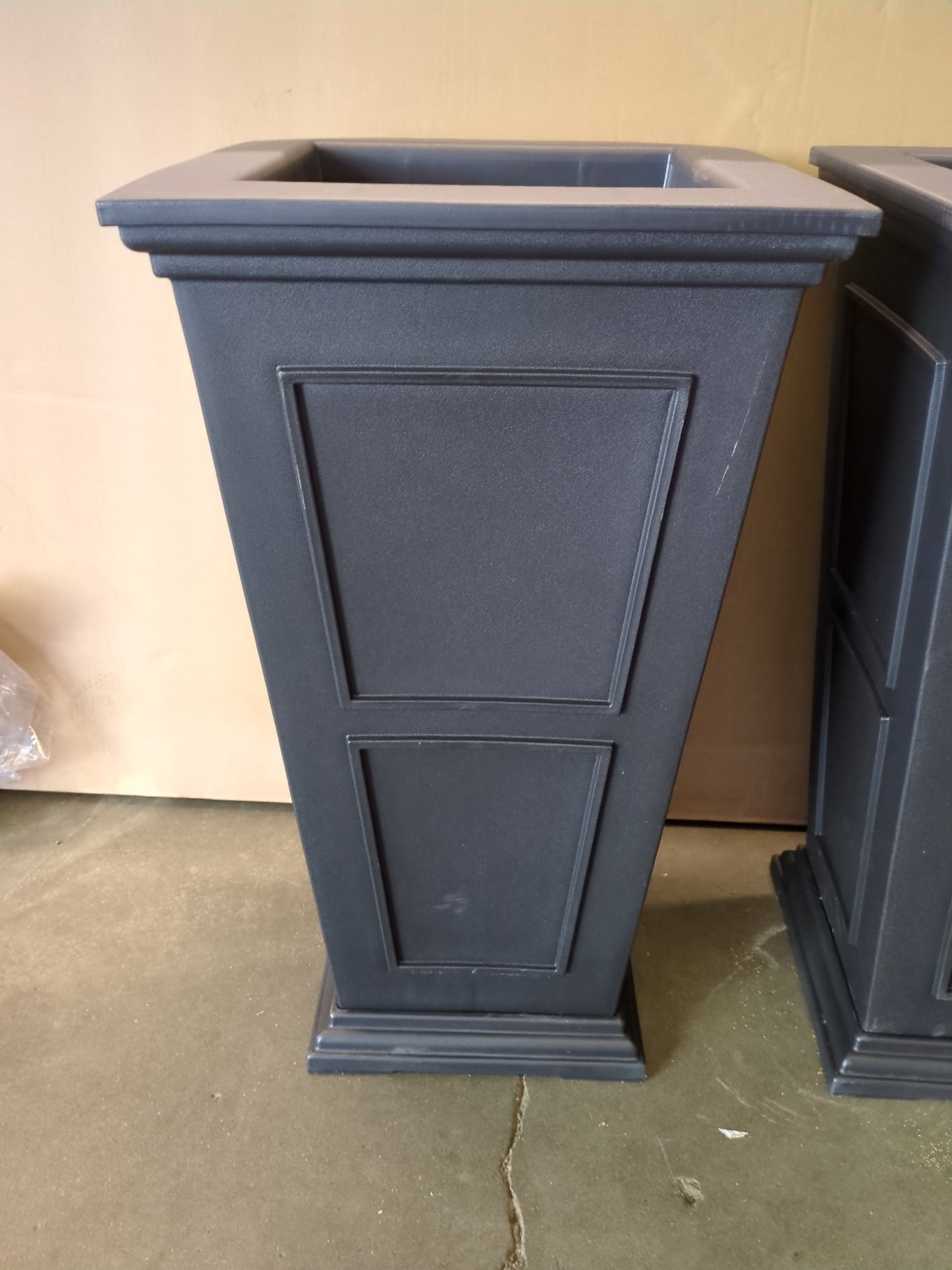 NEW - 28" Brixton Planter by Veradek, 2-pack - Retail $119