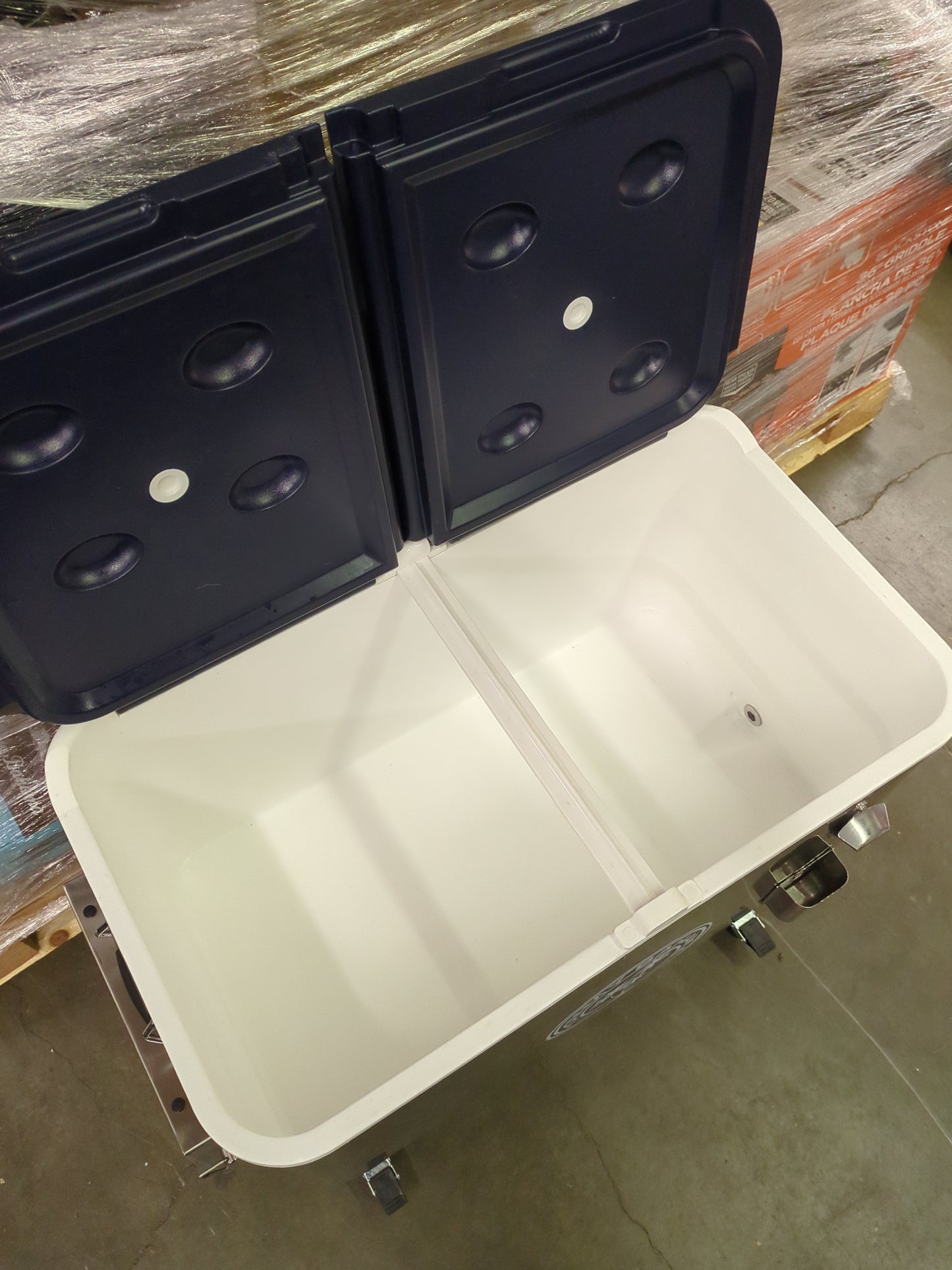 TOMMY BAHAMA 100QT - Retail $199