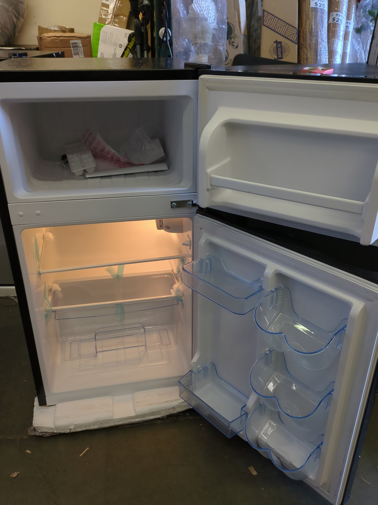 RCA - 2-Door - Compact Refrigerator/Freezer - Reversible Doors - Adjustable Thermostat - 3.2 Cu. Ft. - Black, - Retail $210