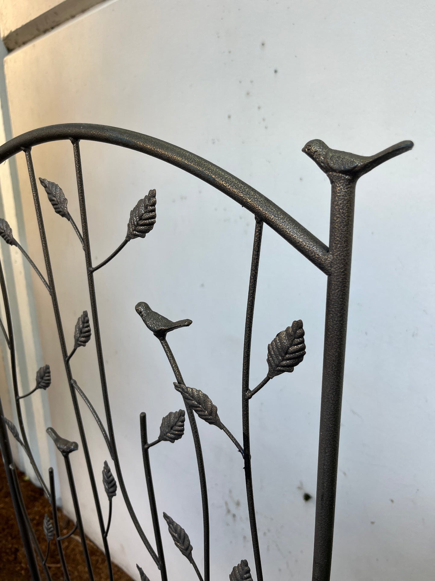 ARCHED GARDEN TRELLIS - Retail $22