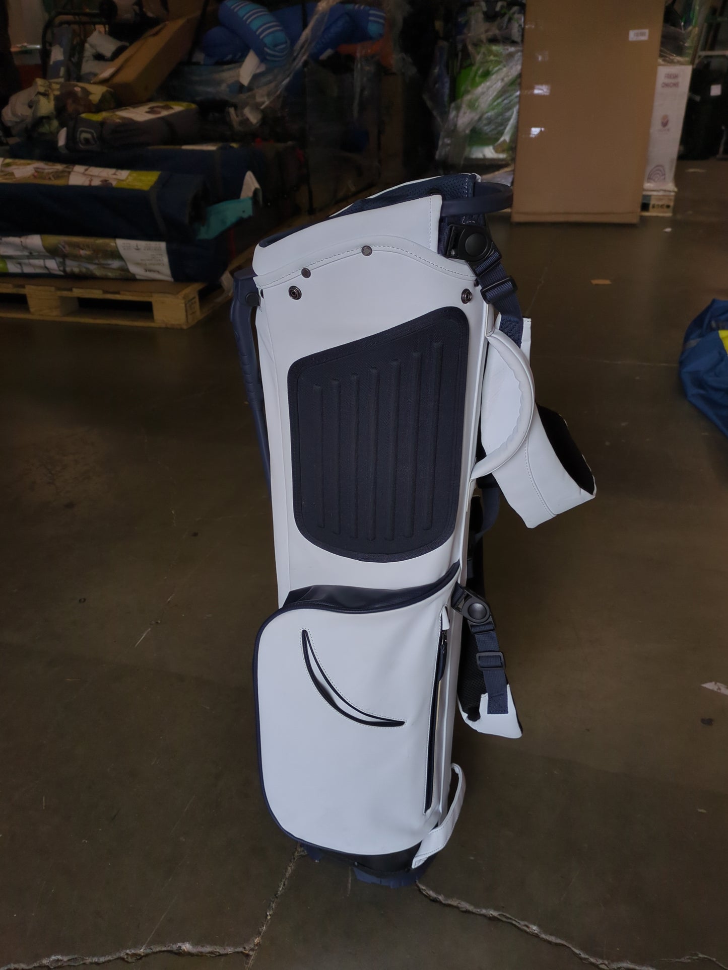 Stitch Golf Stand/Carry Bag - Retail $129