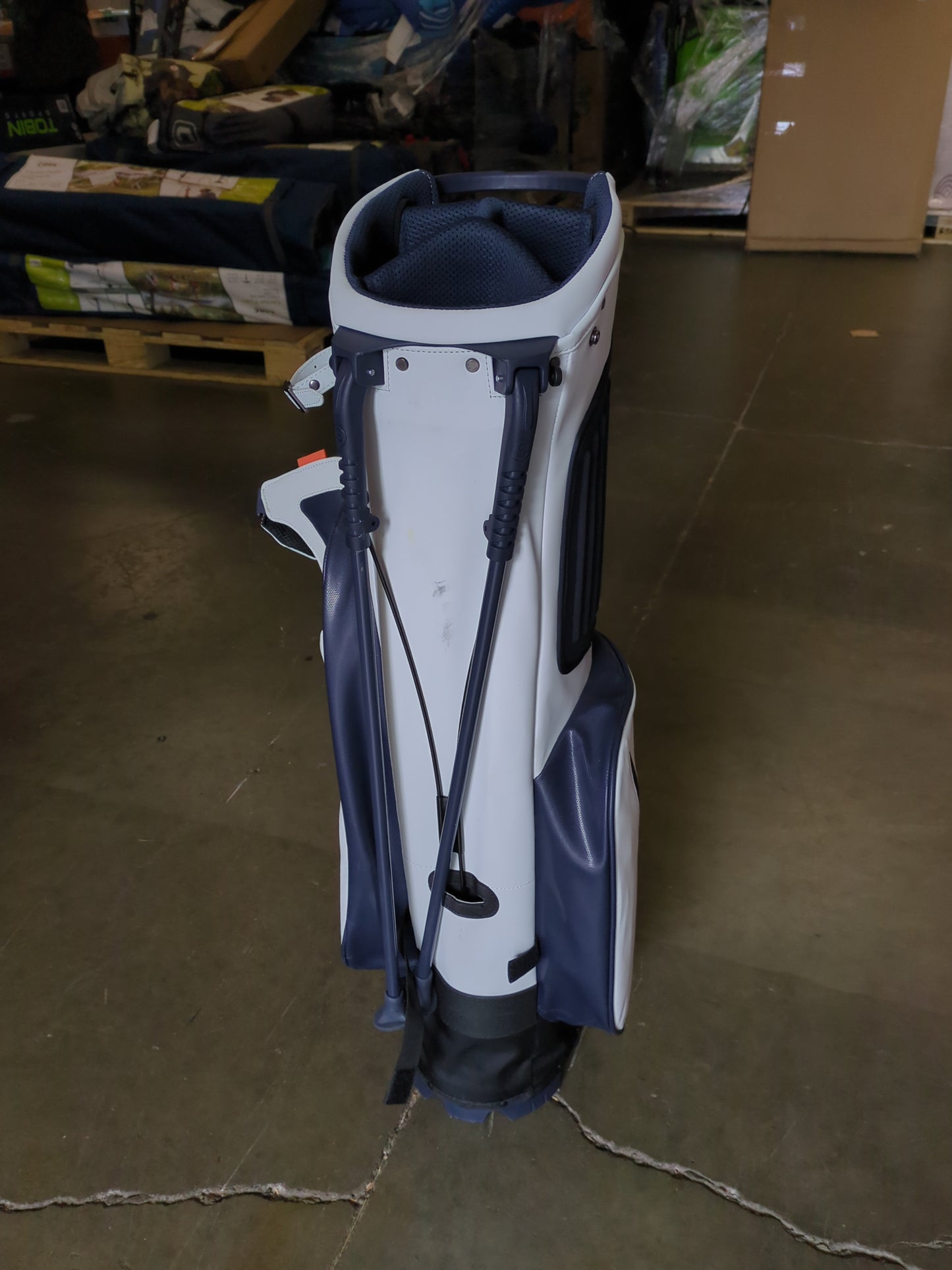 Stitch Golf Stand/Carry Bag - Retail $129