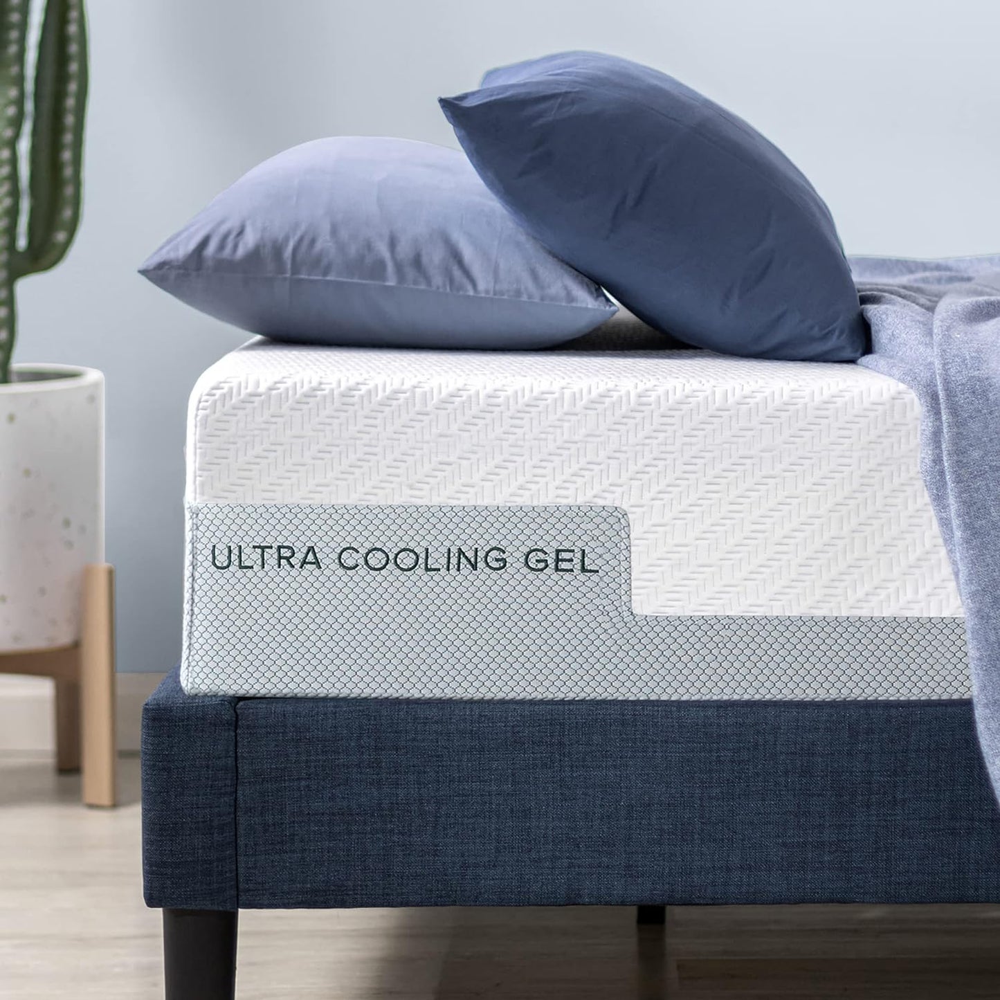 NEW - ZINUS QUEEN 12 Inch Ultra Cooling Gel Memory Foam Mattress / Cool-to-Touch Soft Knit Cover / Pressure Relieving / CertiPUR-US Certified / Bed-in-a-Box / All-New / Made in USA, Queen,White - Retail $619