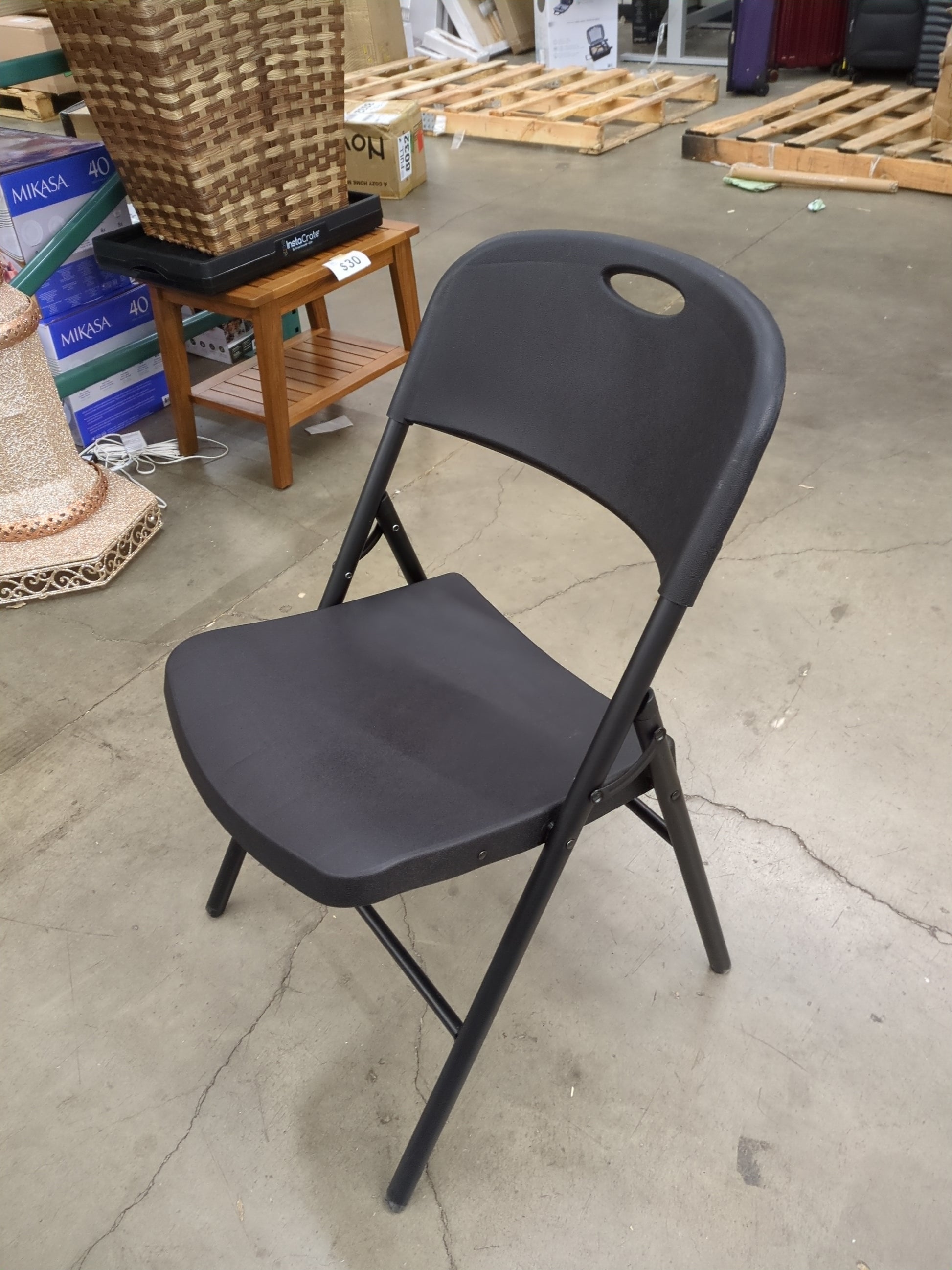 Amazon Basics Foldable Plastic Chair with 350-Pound Capacity - Black, 6-Pack - Retail $142