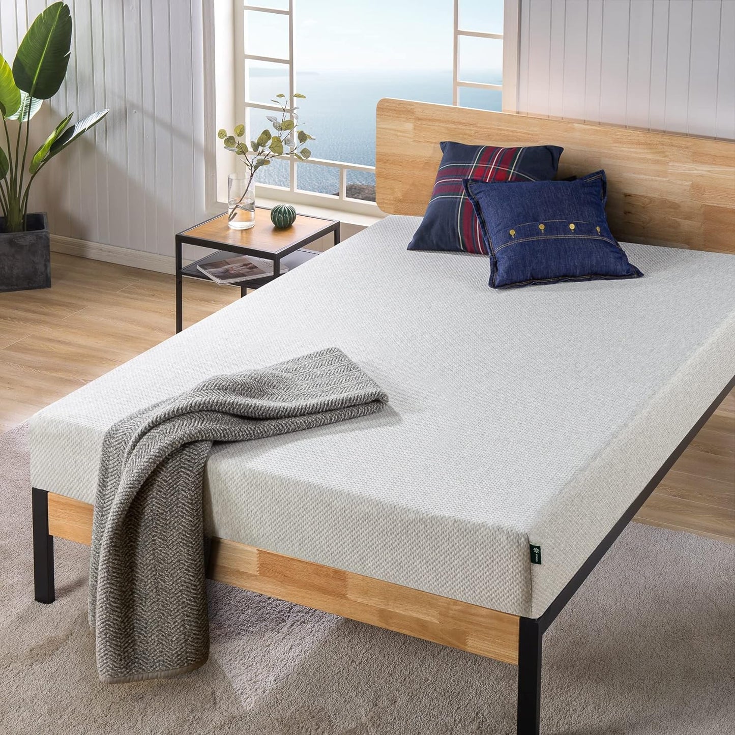 NEW - ZINUS Short Queen 8 Inch Ultima Memory Foam Mattress, Fiberglass Free, Pressure Relieving, CertiPUR-US Certified, Bed-in-a-Box, Short Queen, White - Retail $227