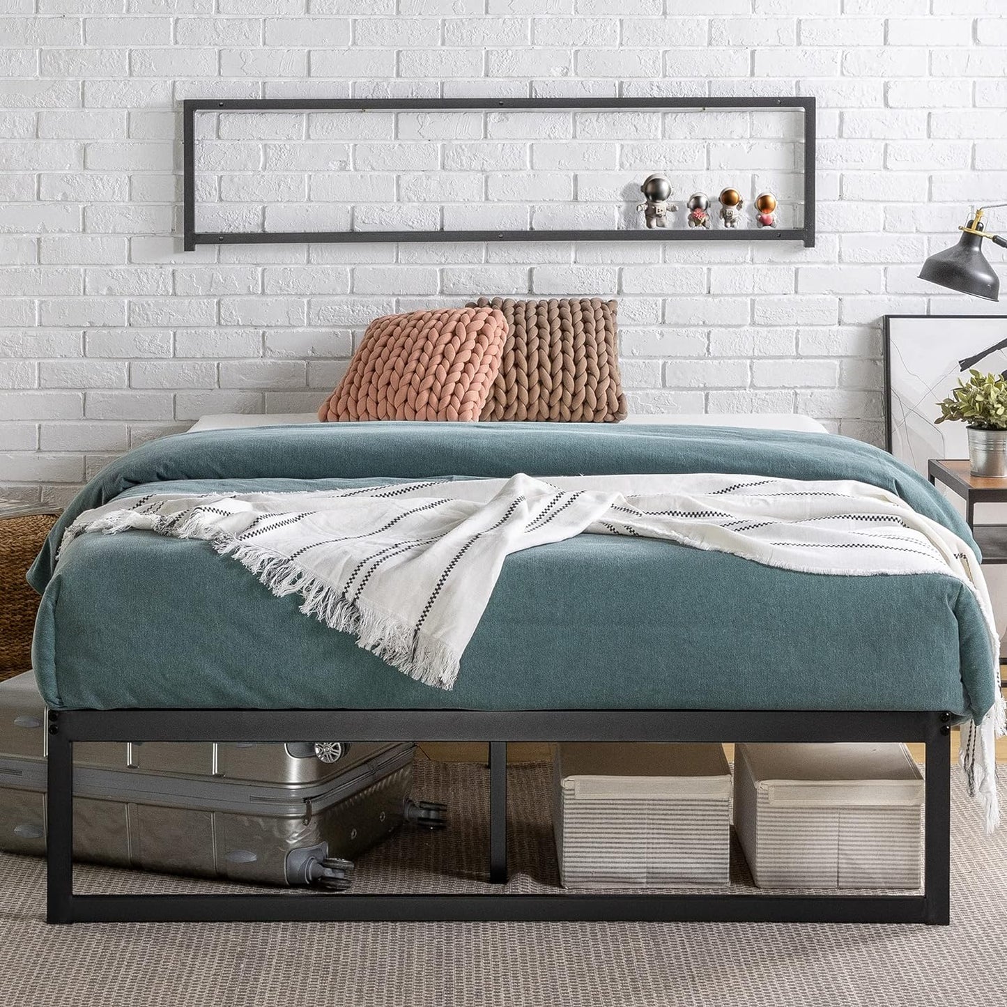 ZINUS KING Abel Metal Platform Bed Frame / Mattress Foundation with Steel Slat Support / No Box Spring Needed / Easy Assembly, King, Black - Retail $116