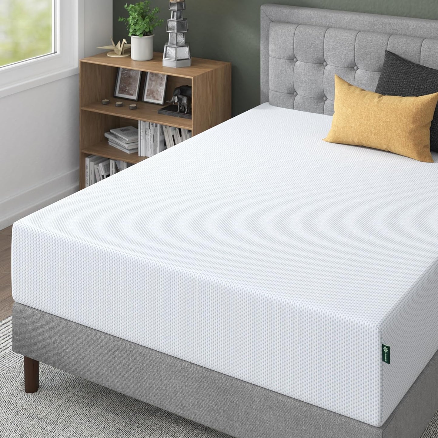 NEW - ZINUS 12 Inch Green Tea Cooling Gel Memory Foam Mattress, Fiberglass Free, Cooling Gel Foam, Pressure Relieving, CertiPUR-US Certified, Bed-in-a-Box, Queen , White - Retail $335