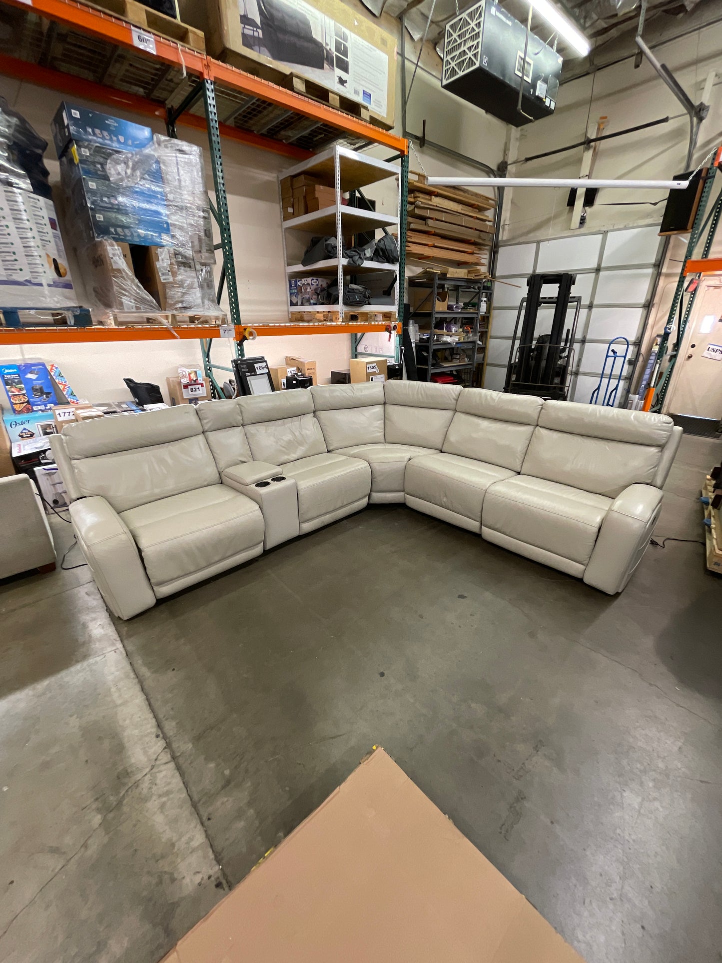 Costco - Gearhart 6-piece Leather Power Reclining Sectional with Power Headrests - Retail $2699