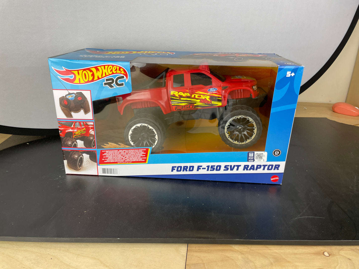 NEW - Hot Wheels RC Red Ford F-150, Full-Function Remote-Control Toy Truck, Large Wheels & High-Performance Engine, 2.4 Ghz with Range of 65Ft - Retail $39