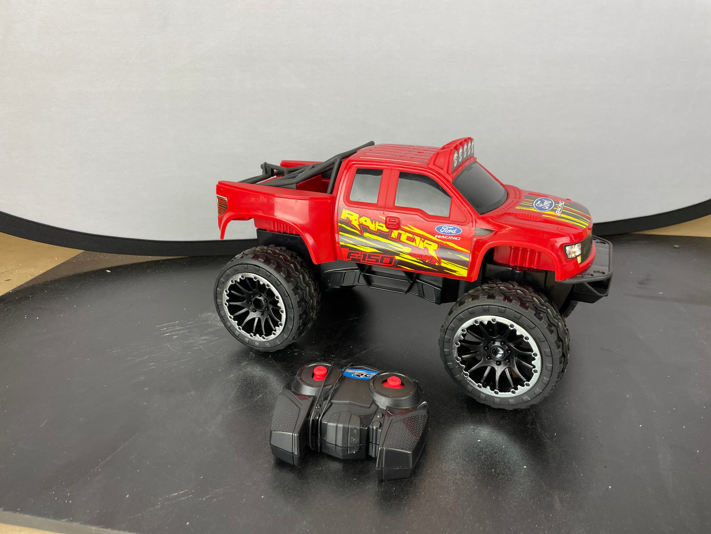 NEW - Hot Wheels RC Red Ford F-150, Full-Function Remote-Control Toy Truck, Large Wheels & High-Performance Engine, 2.4 Ghz with Range of 65Ft - Retail $39